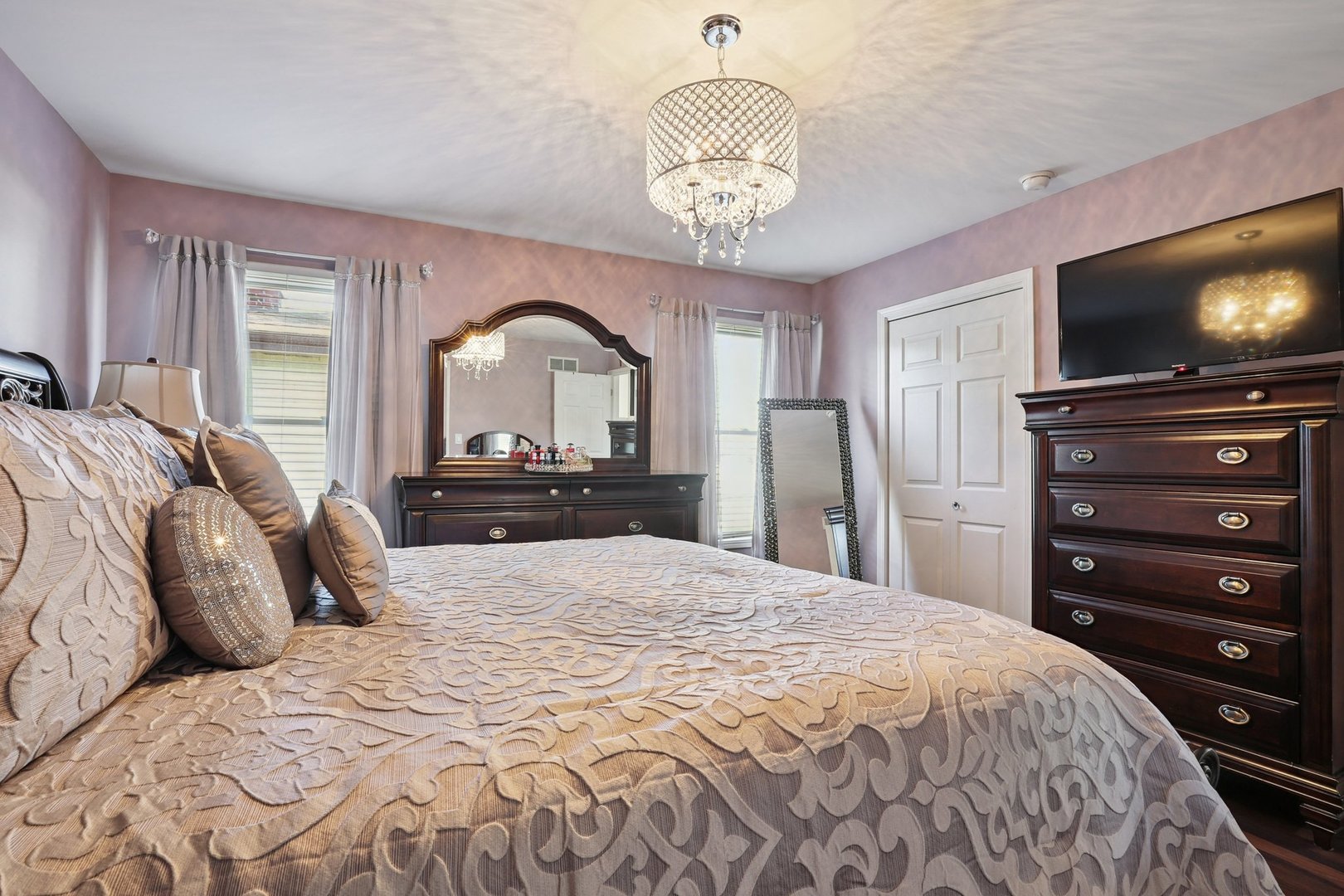 639 W Comstock Avenue