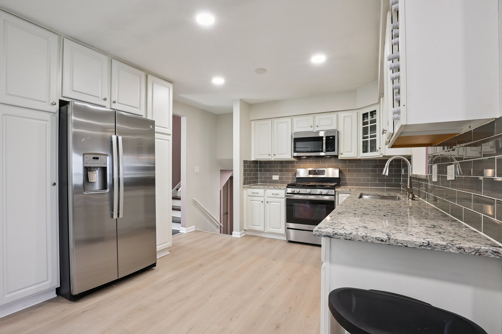 639 W Comstock Avenue