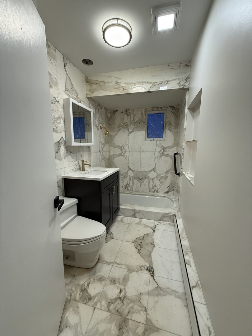 2435 N 76th Court Unit: 2w