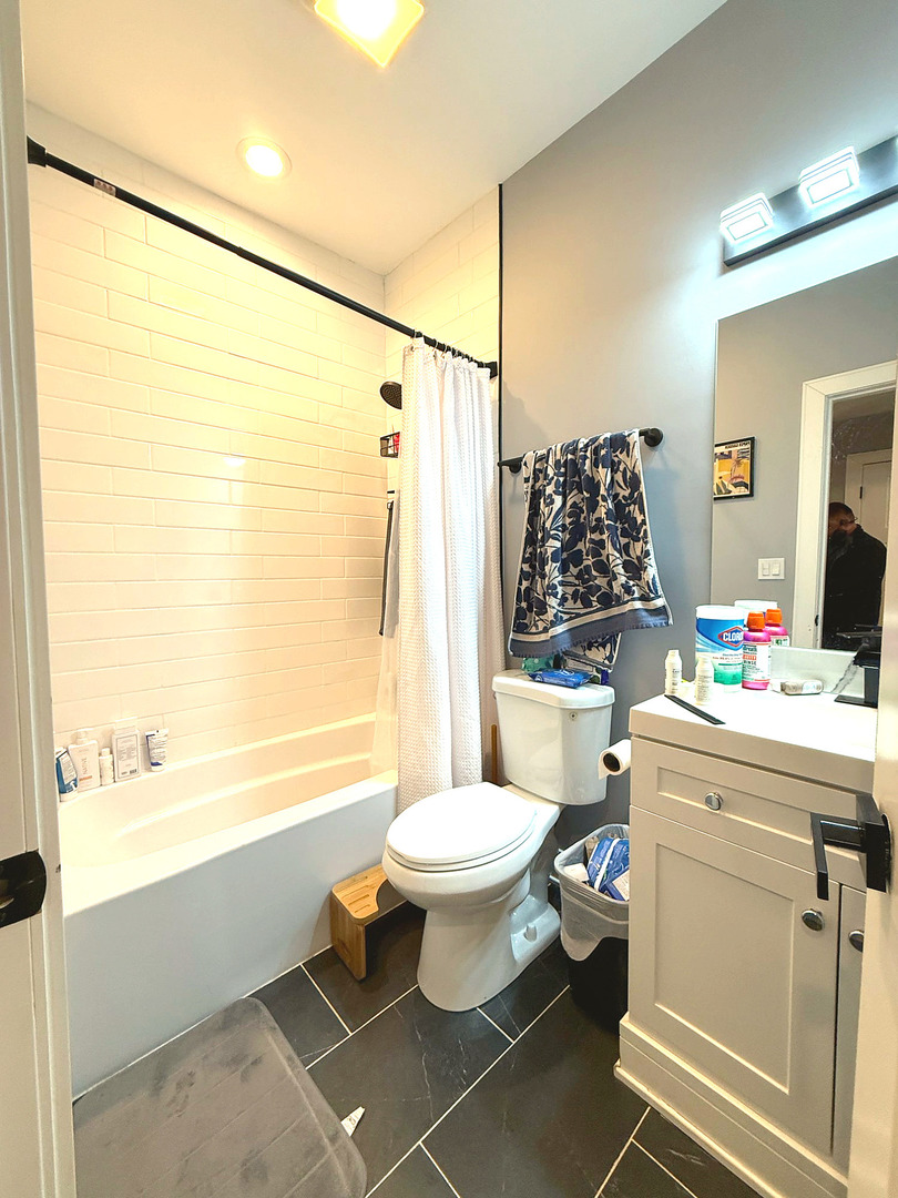 4925 N Albany Avenue