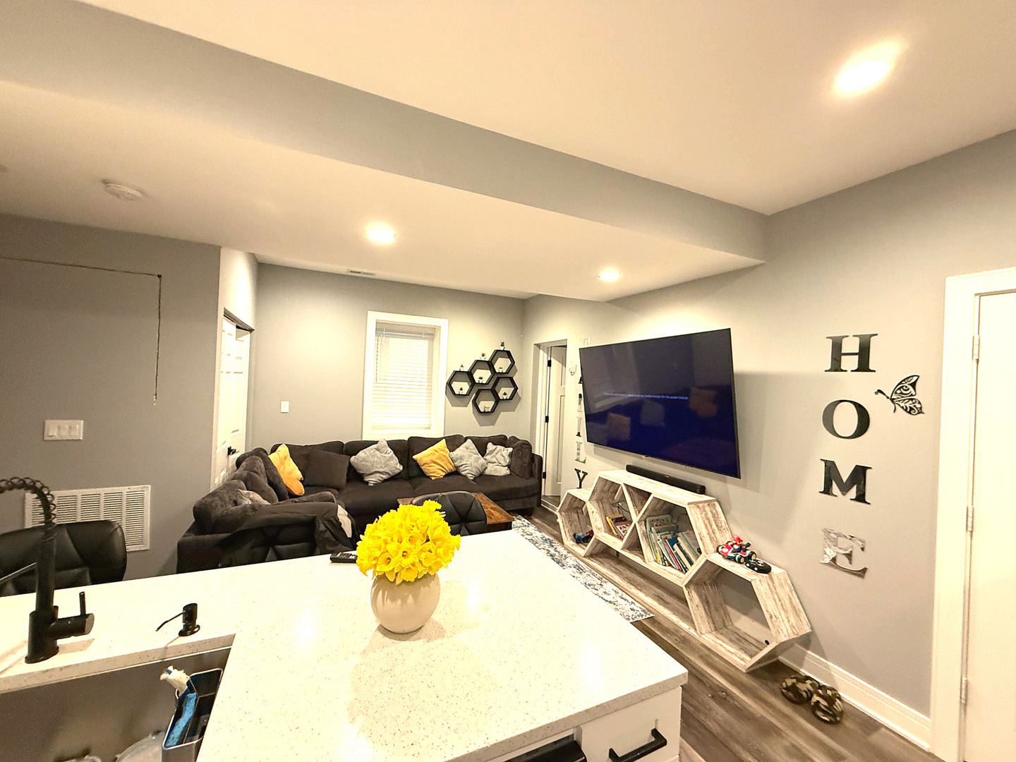 4925 N Albany Avenue