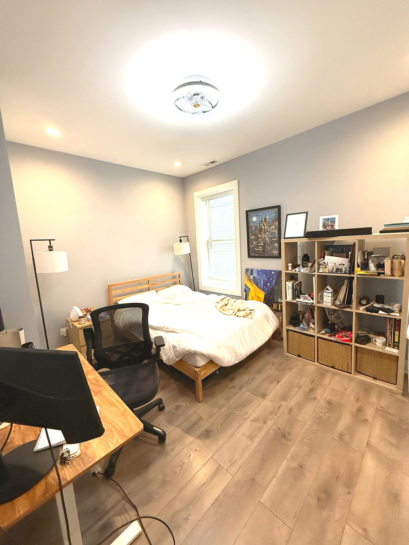 4925 N Albany Avenue