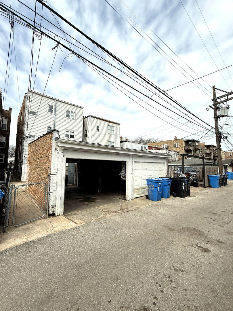 4925 N Albany Avenue