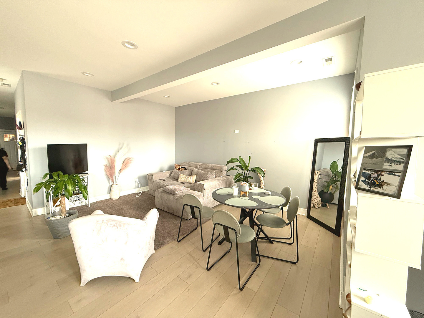 4925 N Albany Avenue