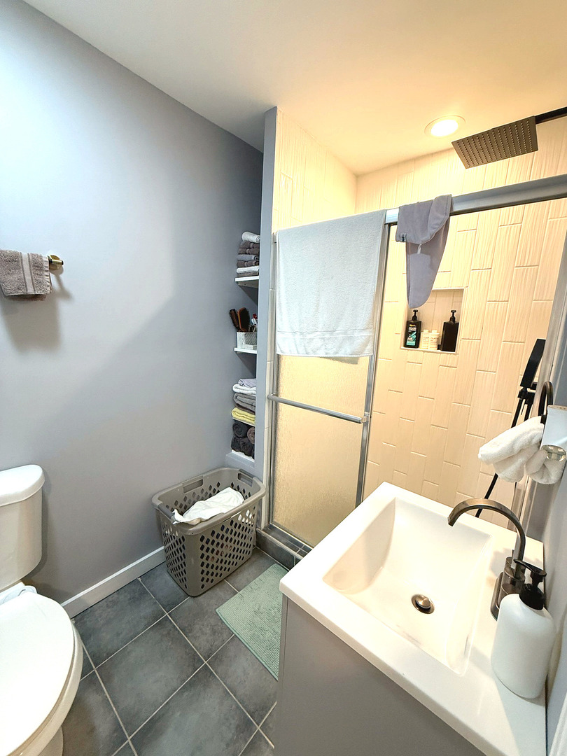 4925 N Albany Avenue