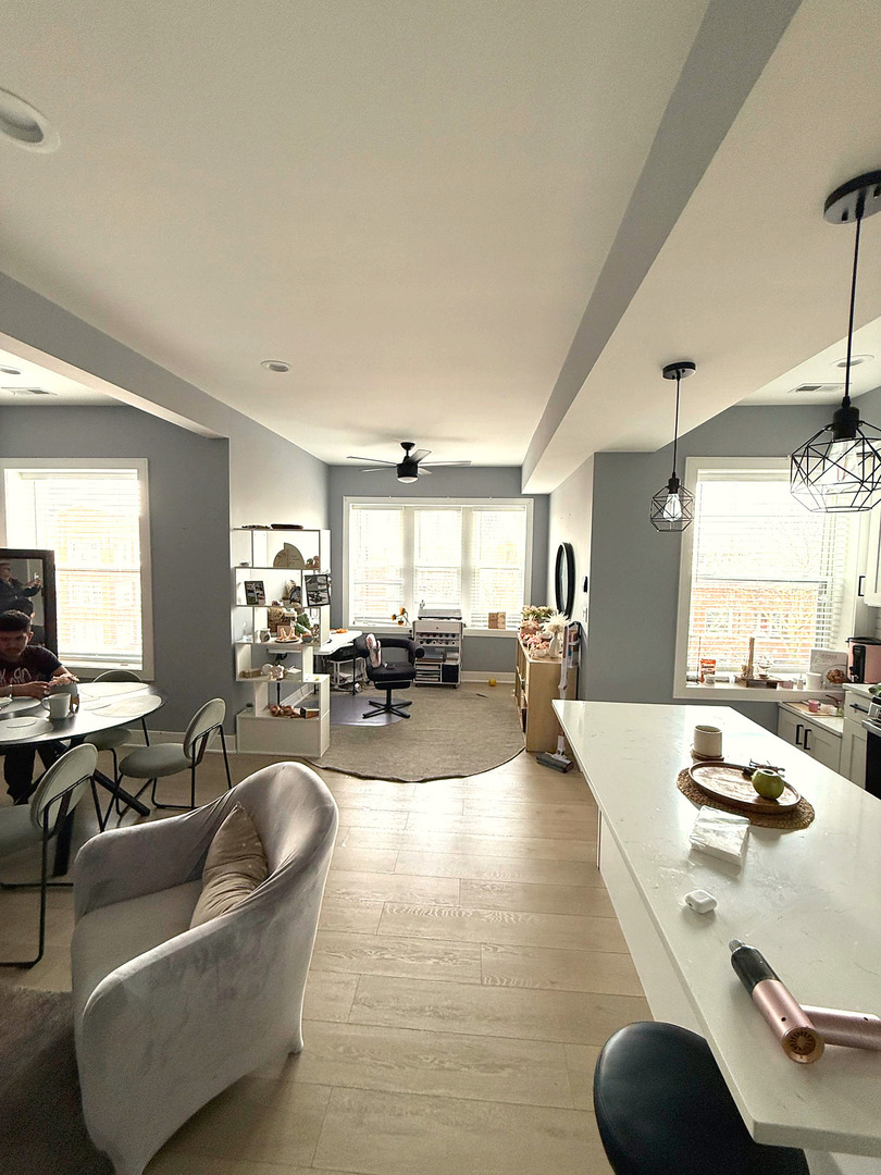 4925 N Albany Avenue