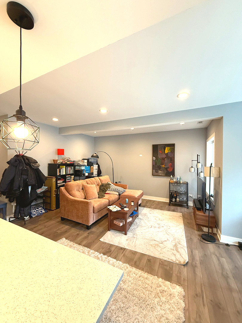 4925 N Albany Avenue