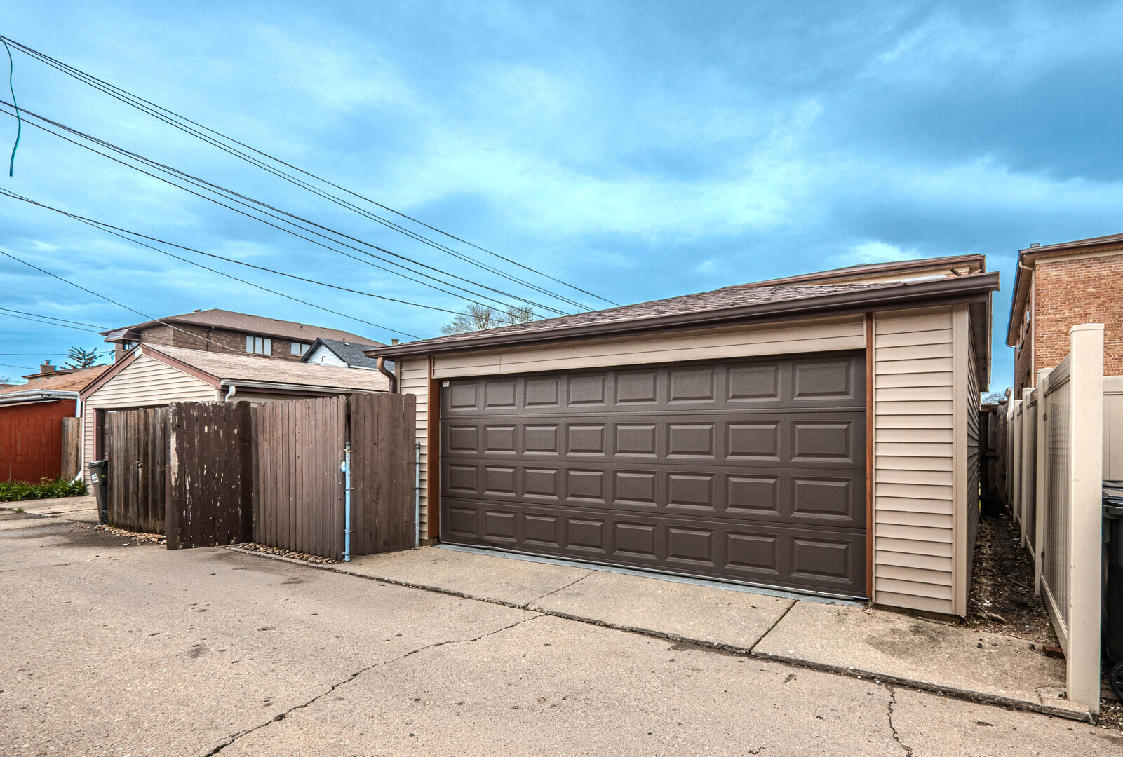 2702 N 74th Avenue