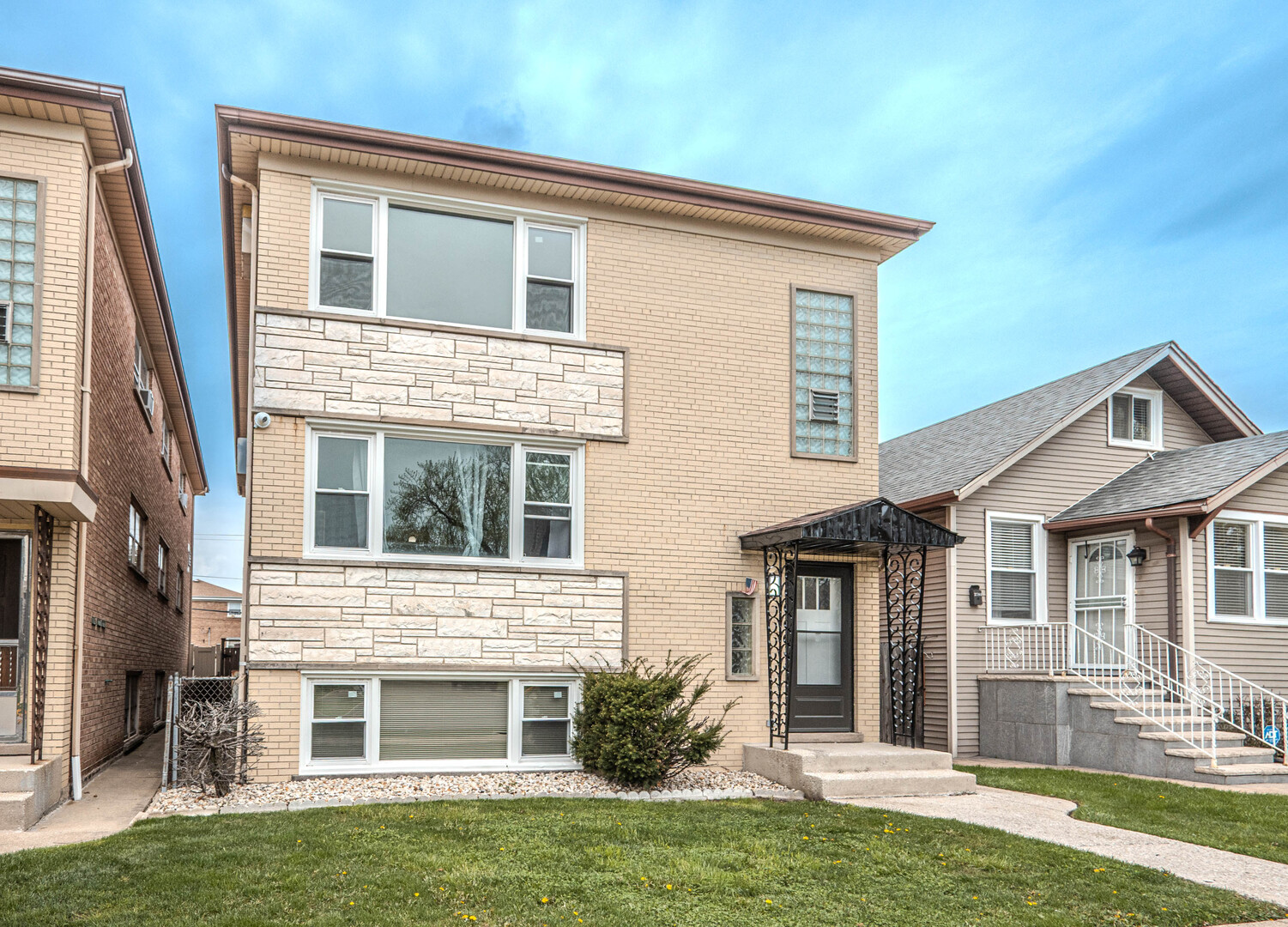 2702 N 74th Avenue