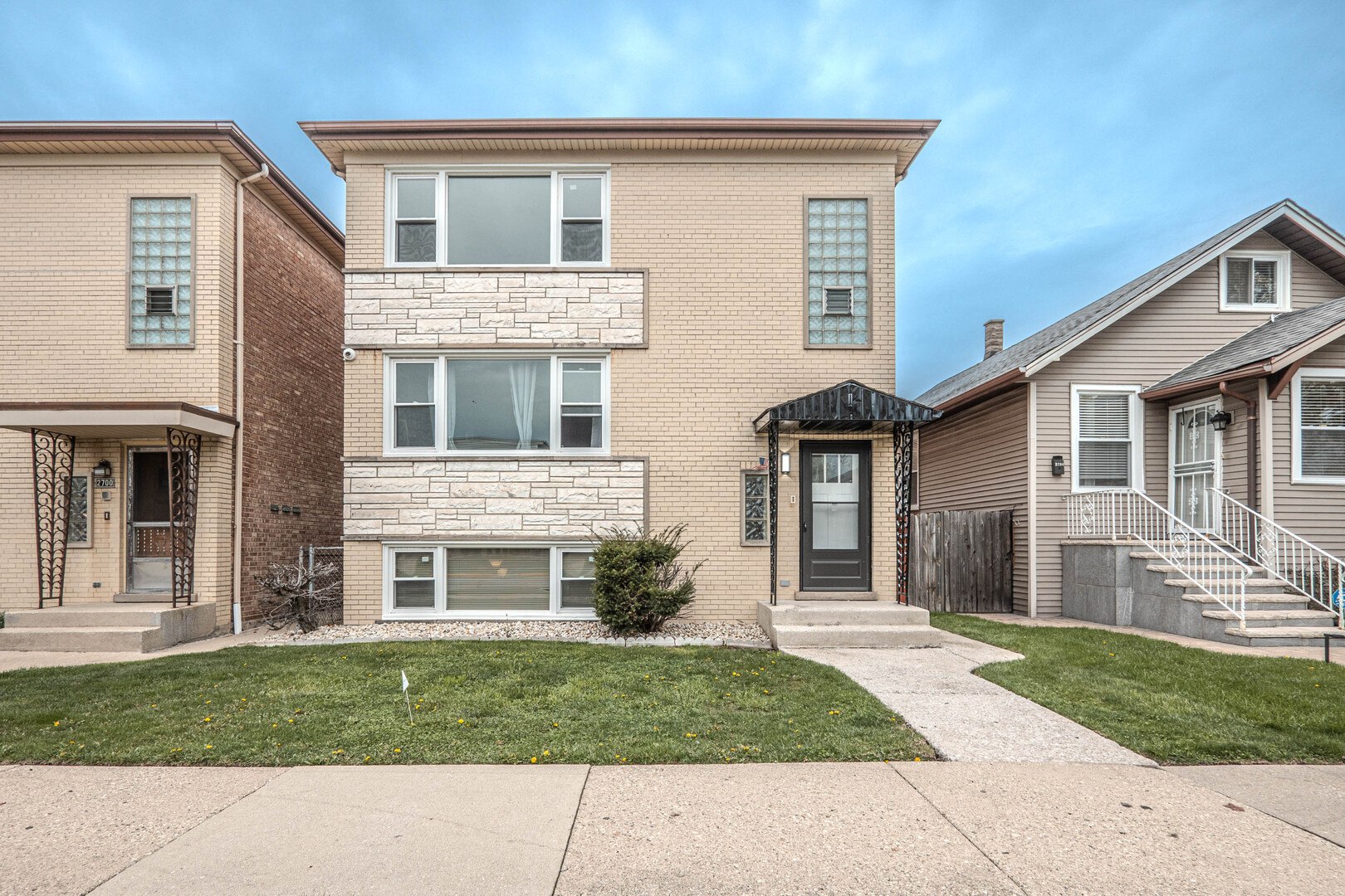 2702 N 74th Avenue