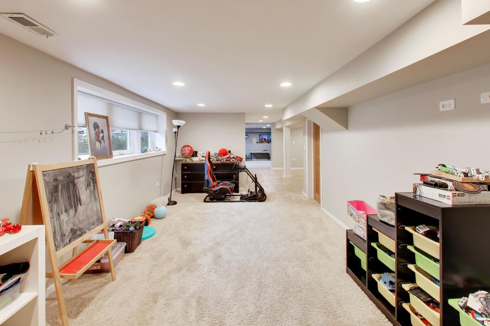 274 N Oak Street