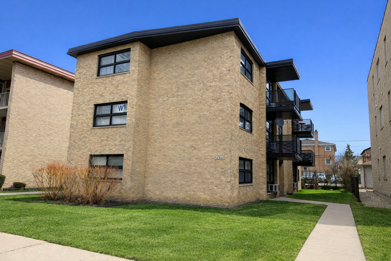2431 N 76th Court Unit: 2