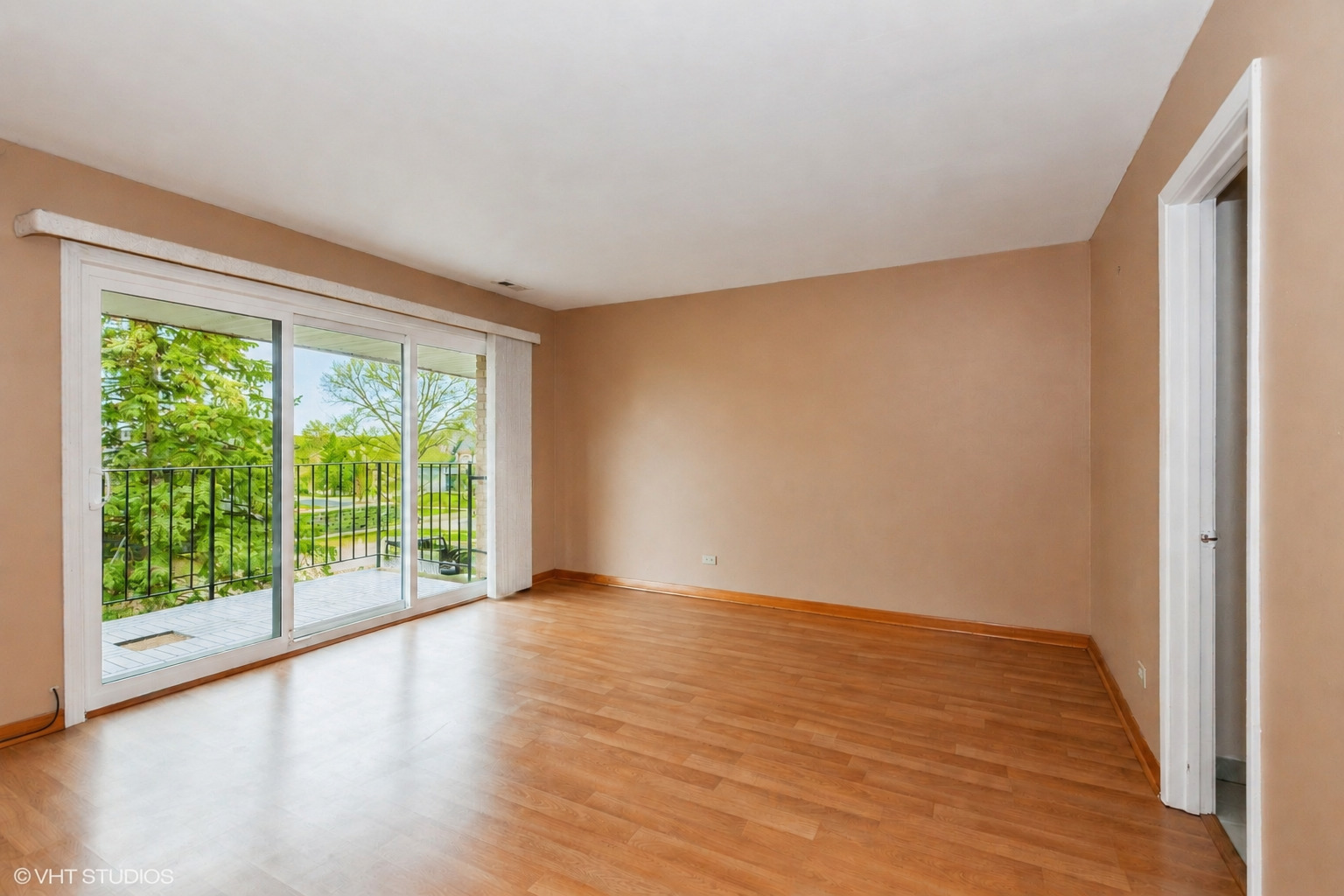 787 Wilson Avenue Unit: 17