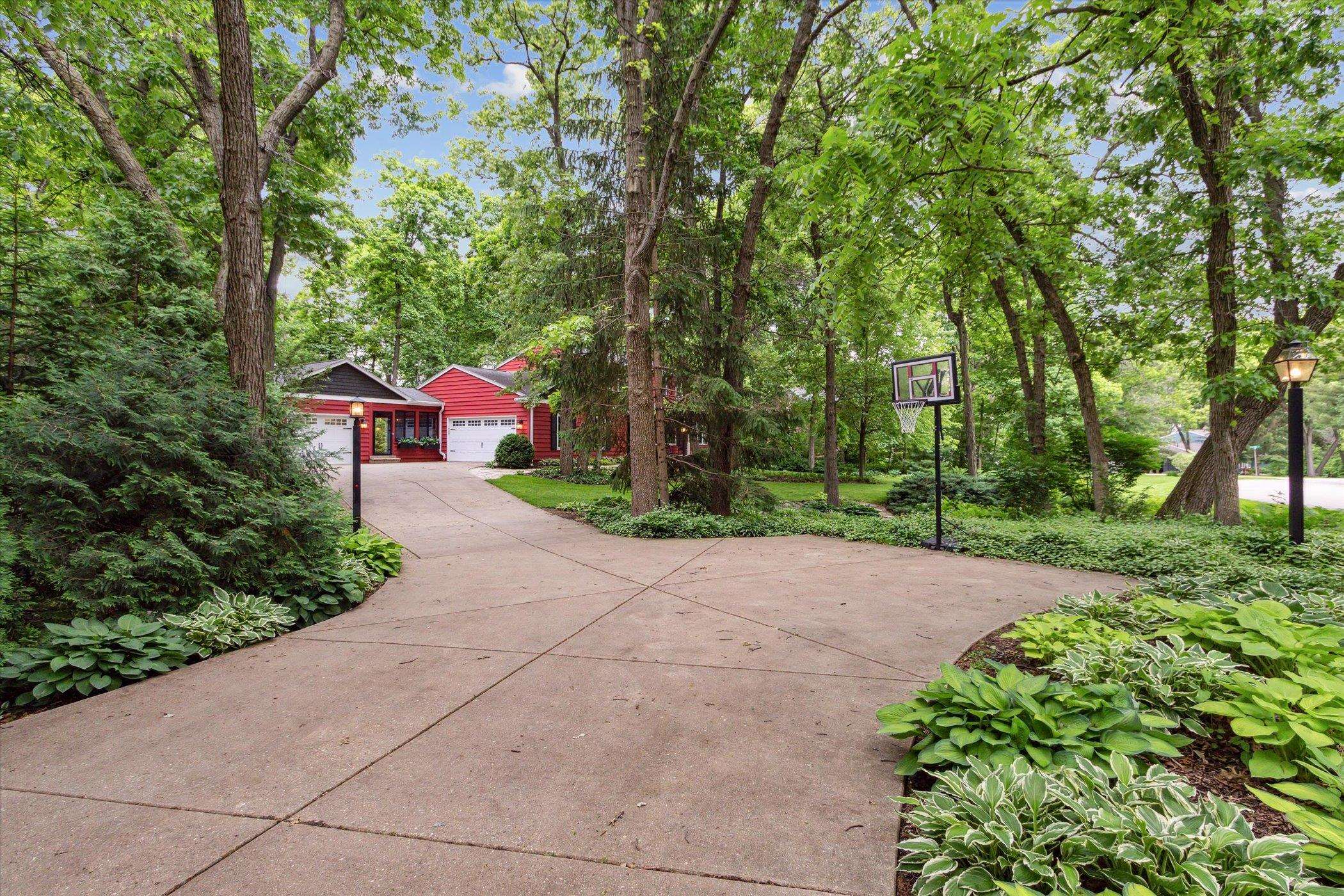 3244 E Danbury Drive