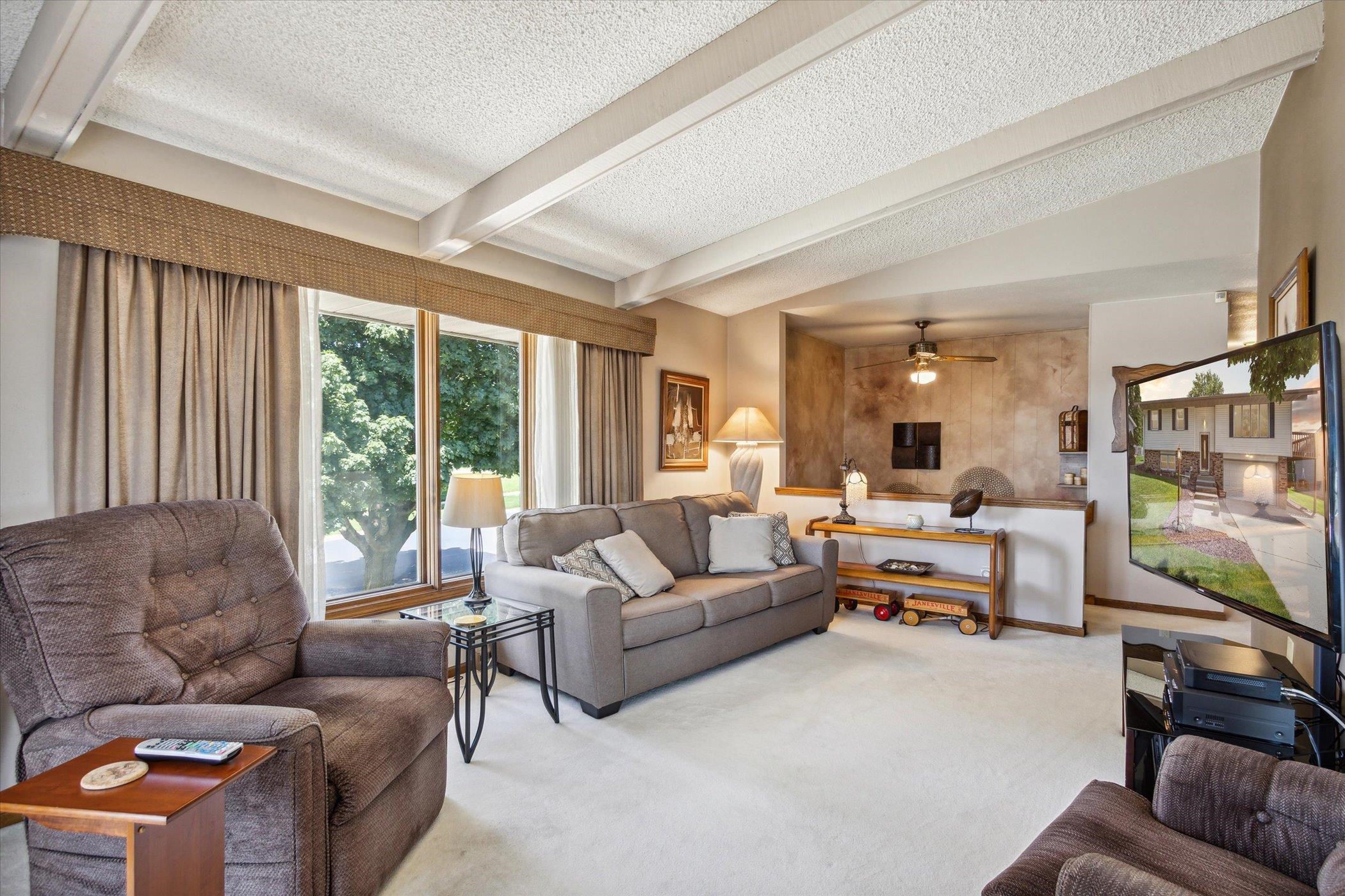 3209 Crabapple Lane
