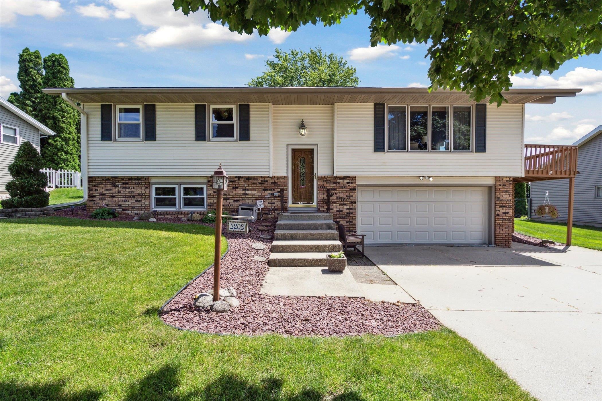 3209 Crabapple Lane