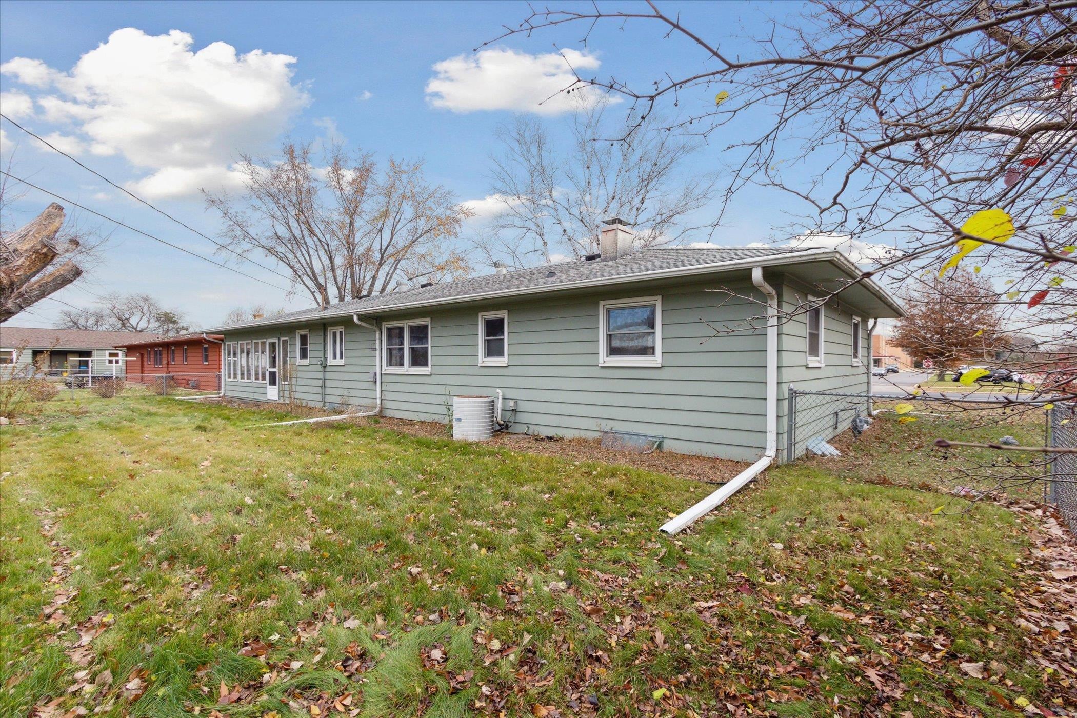34 S Pontiac Drive