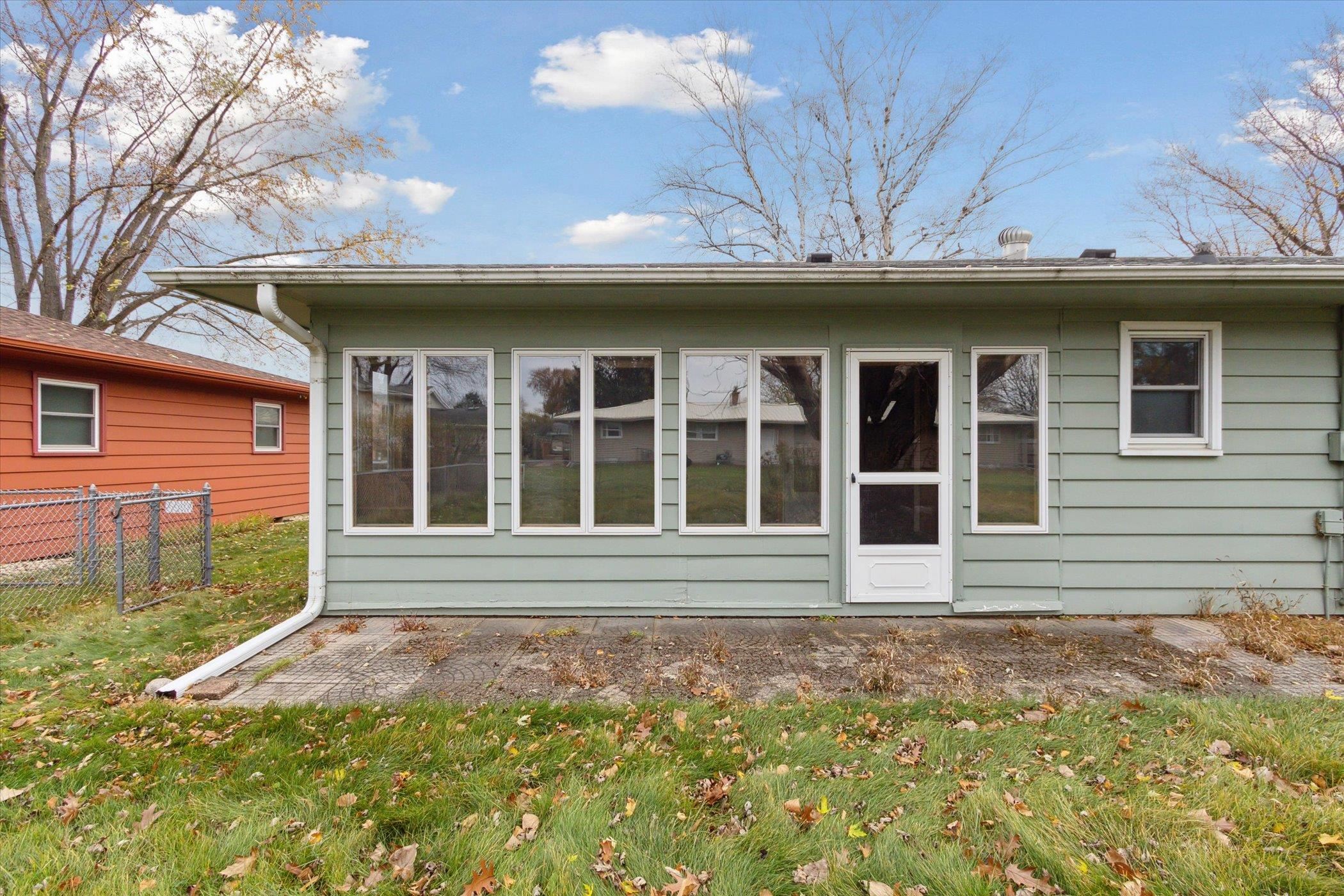 34 S Pontiac Drive