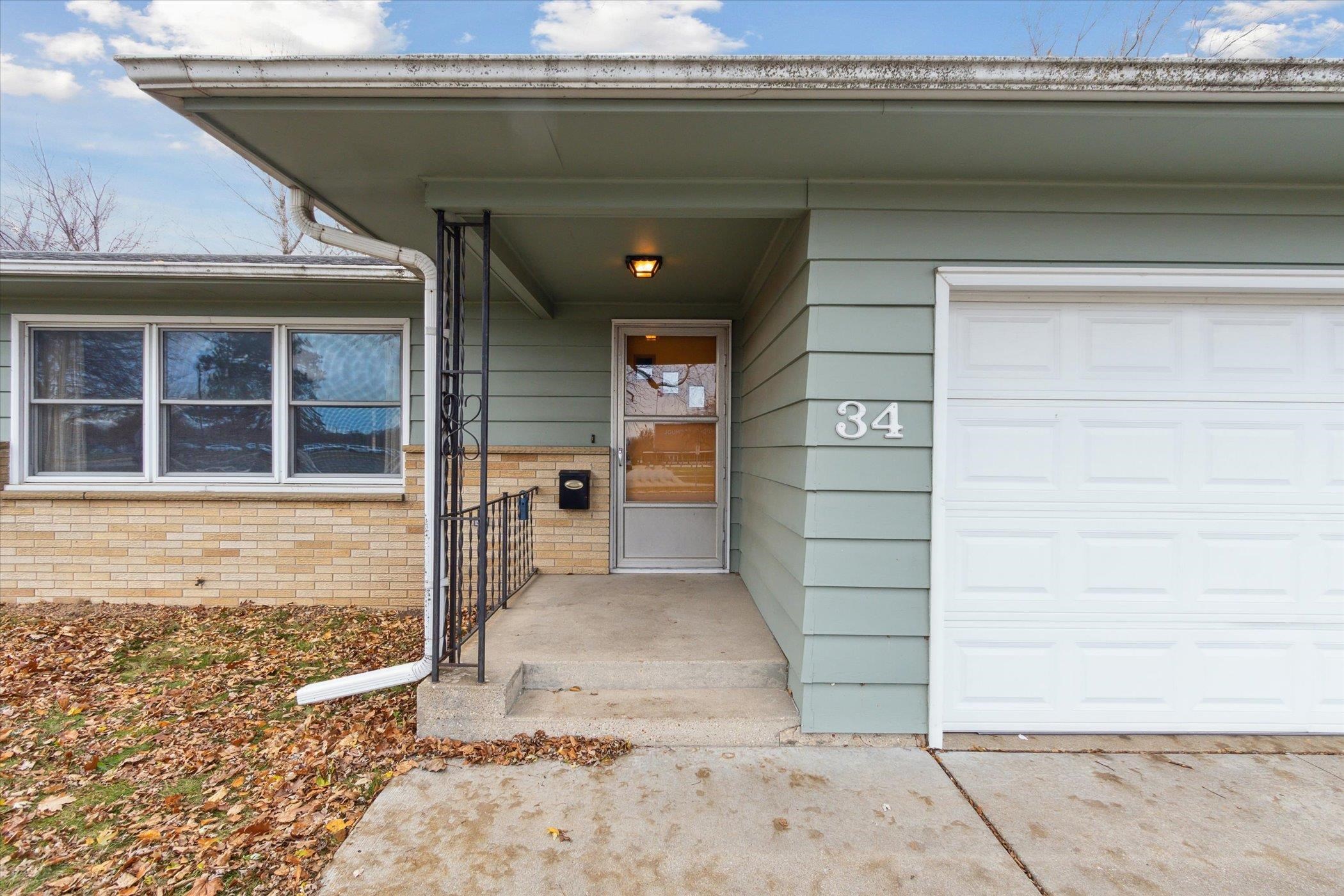 34 S Pontiac Drive