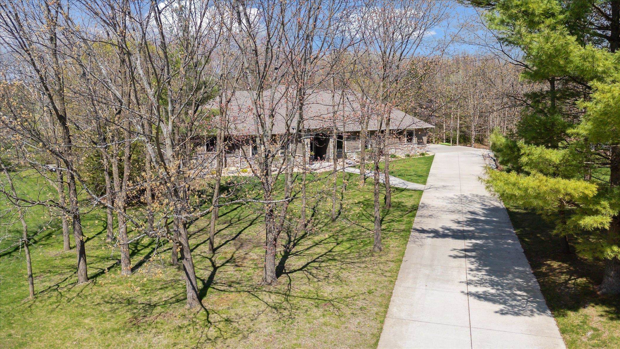 9422 N Raven Court