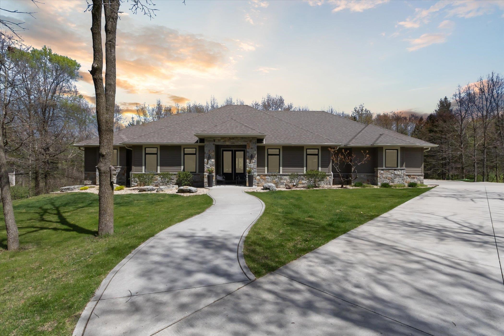 9422 N Raven Court