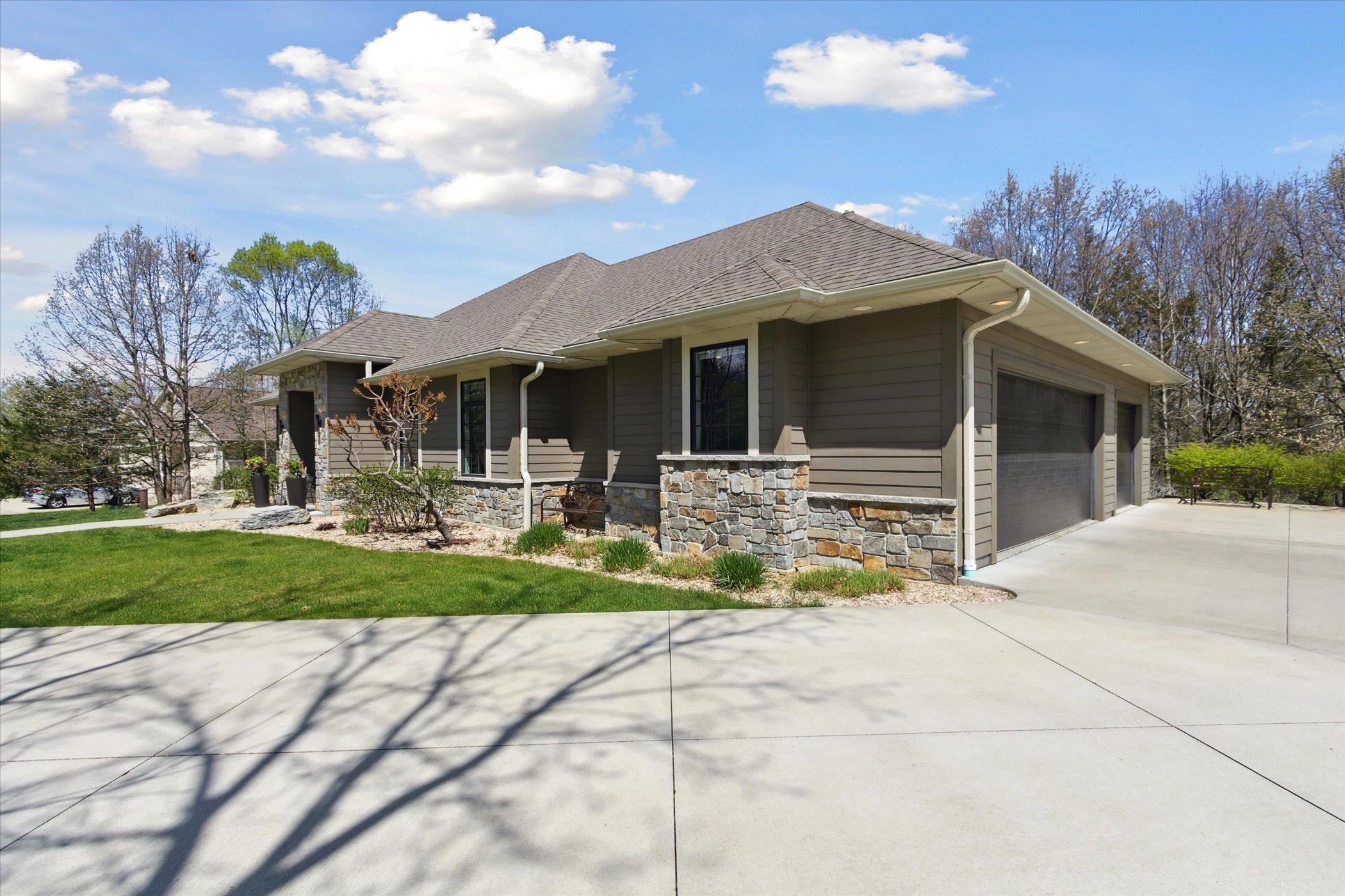 9422 N Raven Court