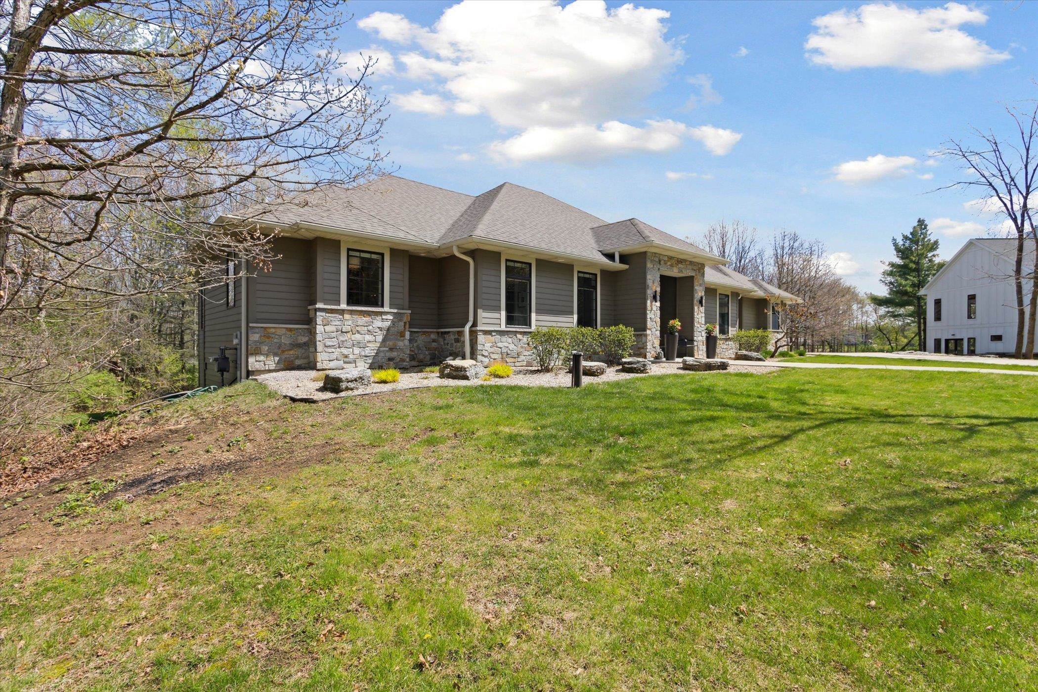 9422 N Raven Court