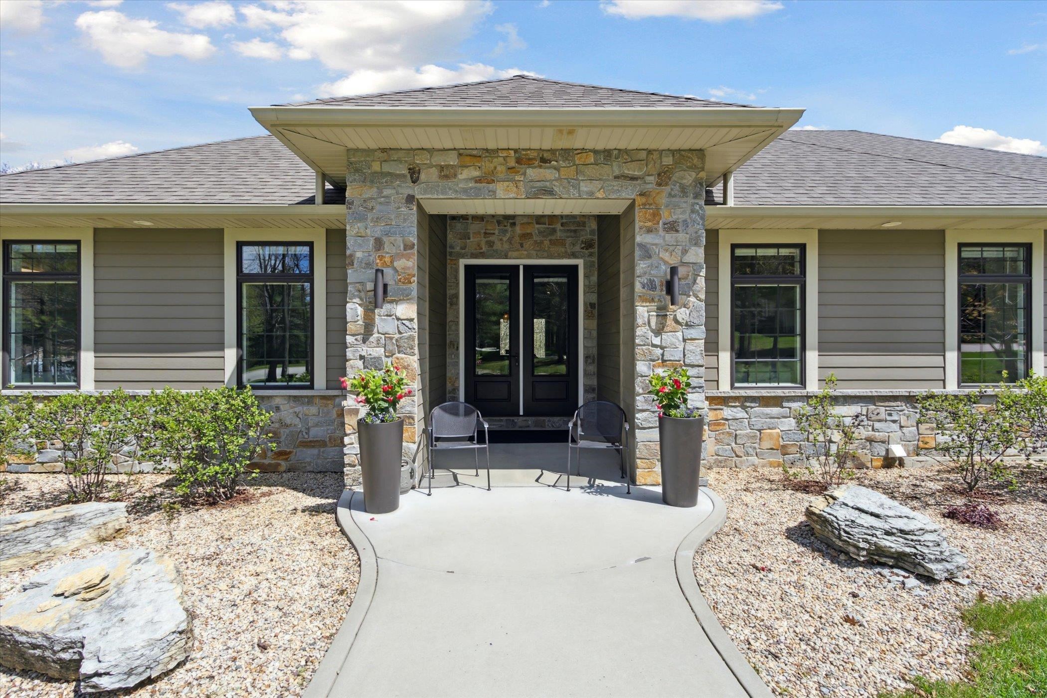 9422 N Raven Court