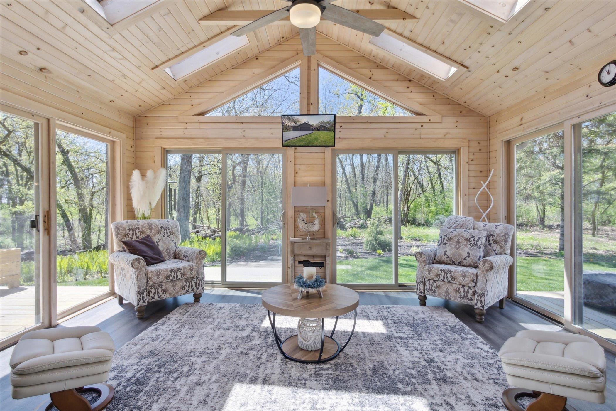 2015 W Glenmoor Lane