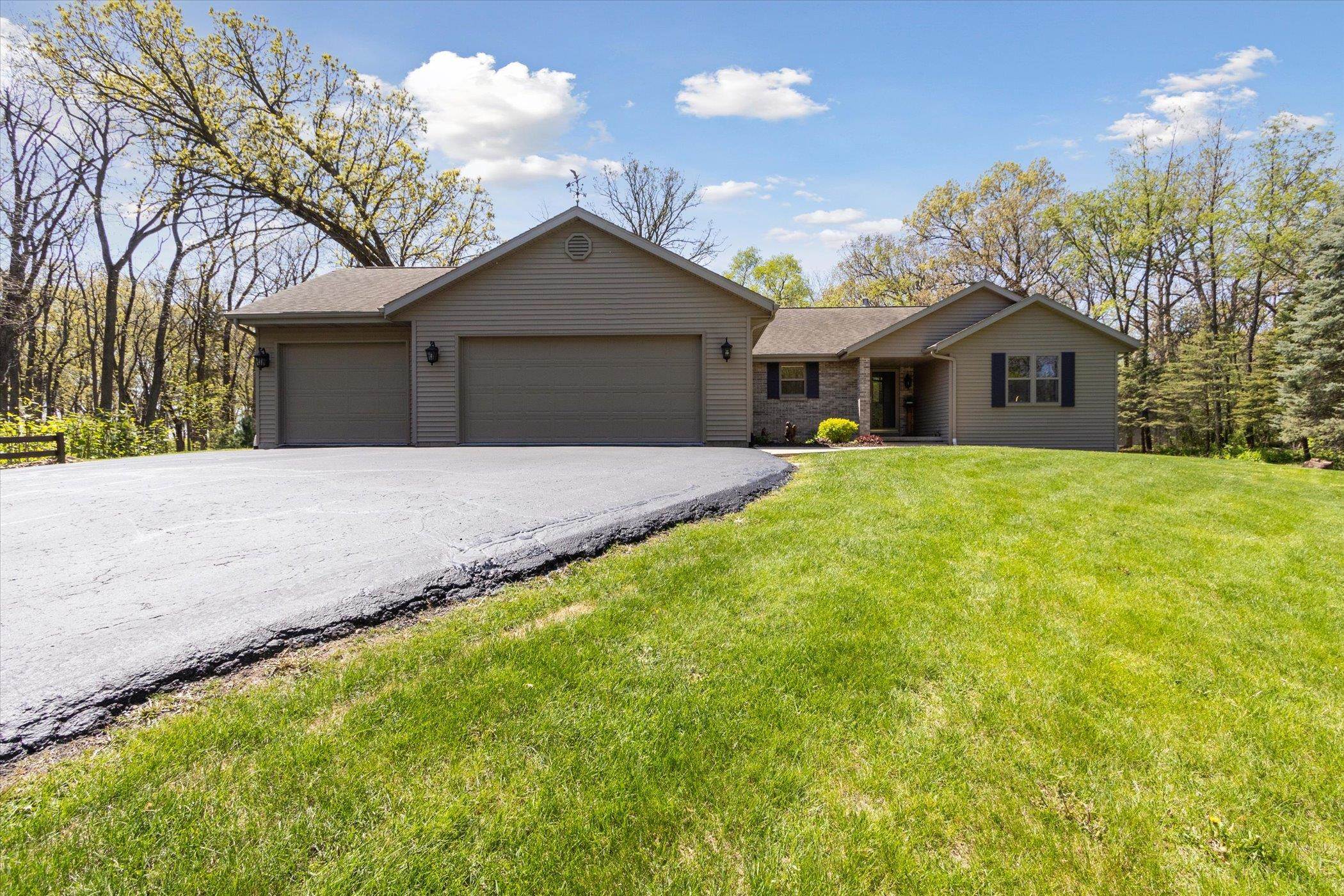 2015 W Glenmoor Lane