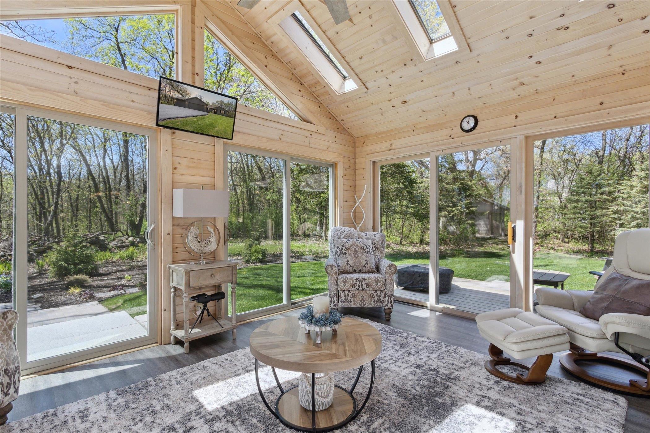 2015 W Glenmoor Lane