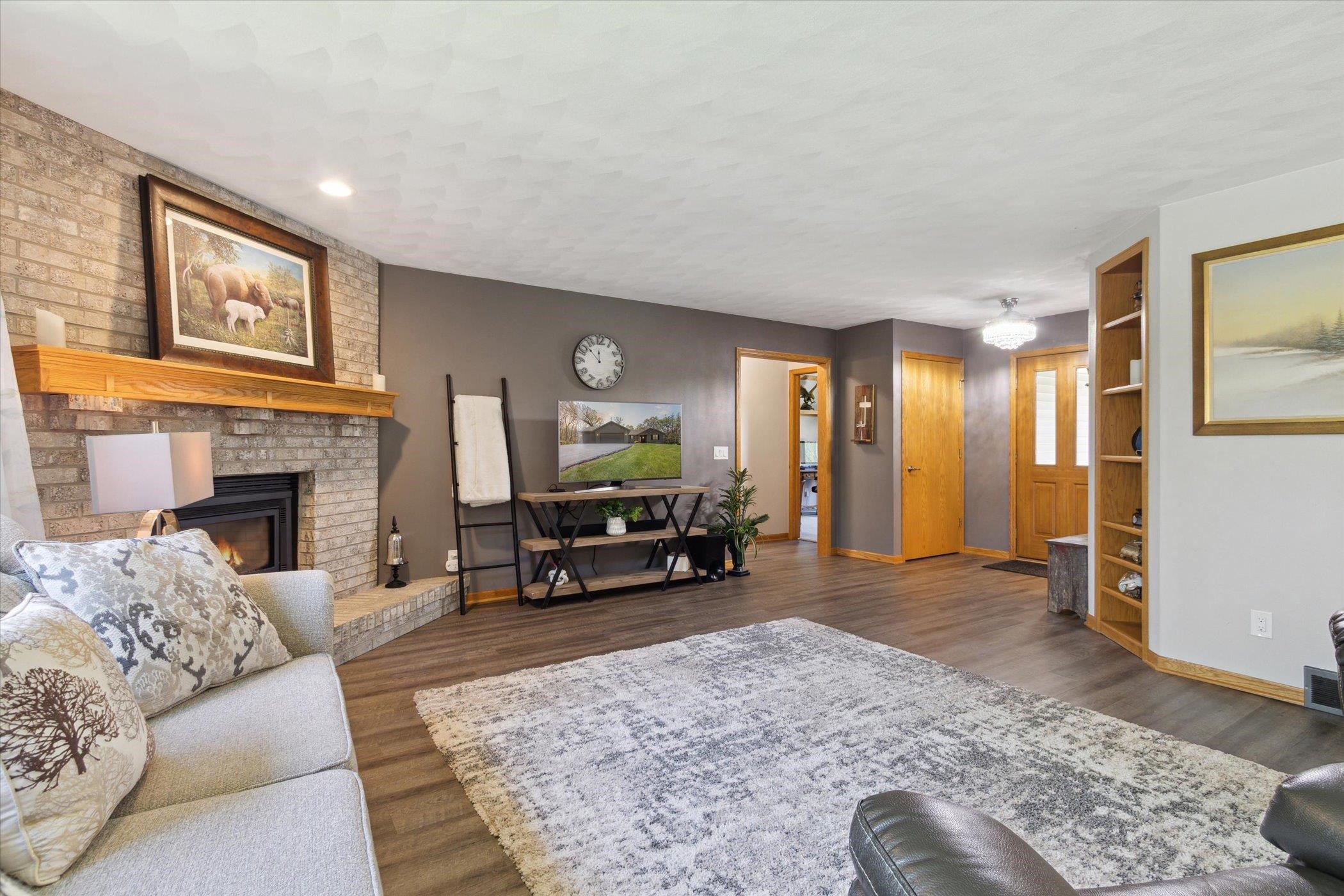 2015 W Glenmoor Lane