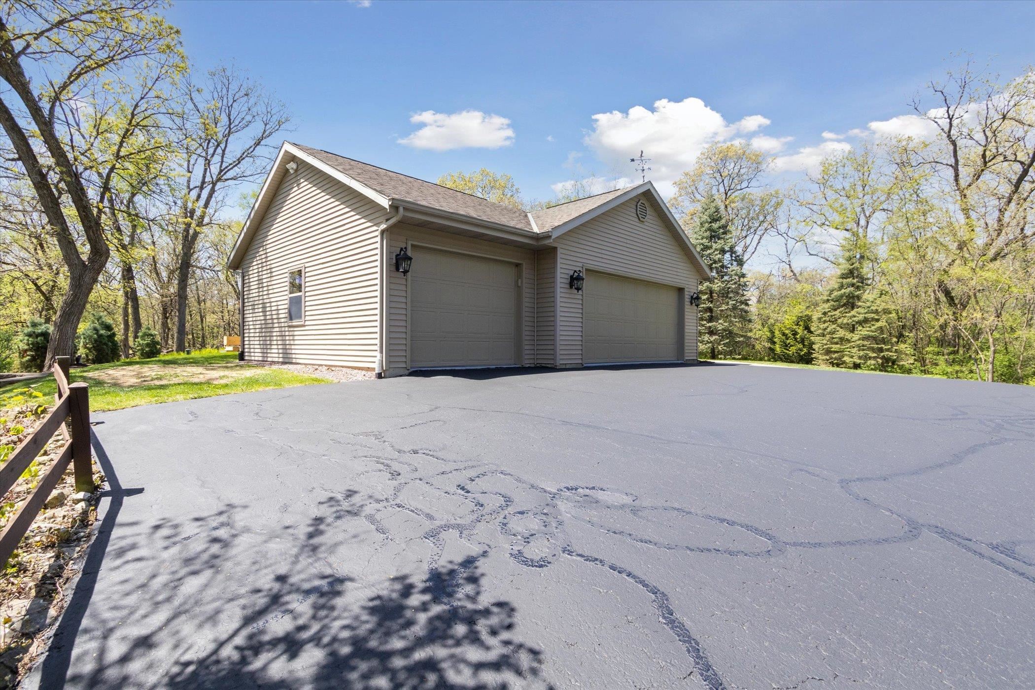 2015 W Glenmoor Lane
