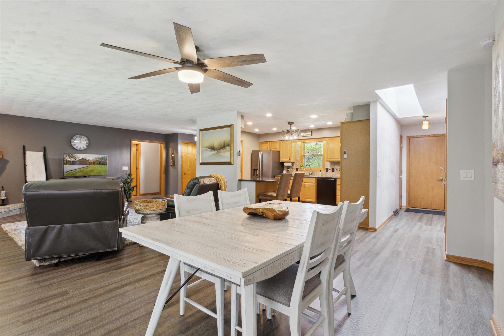 2015 W Glenmoor Lane
