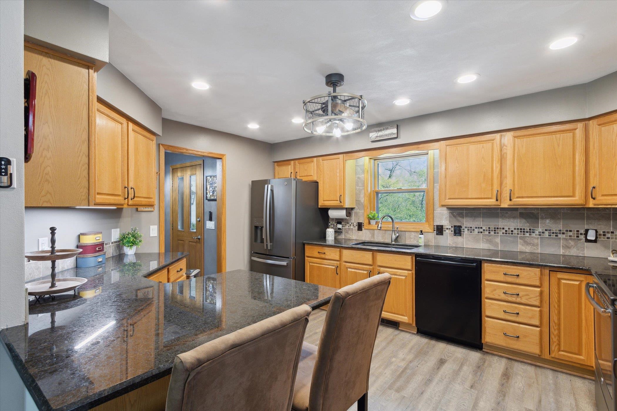 2015 W Glenmoor Lane