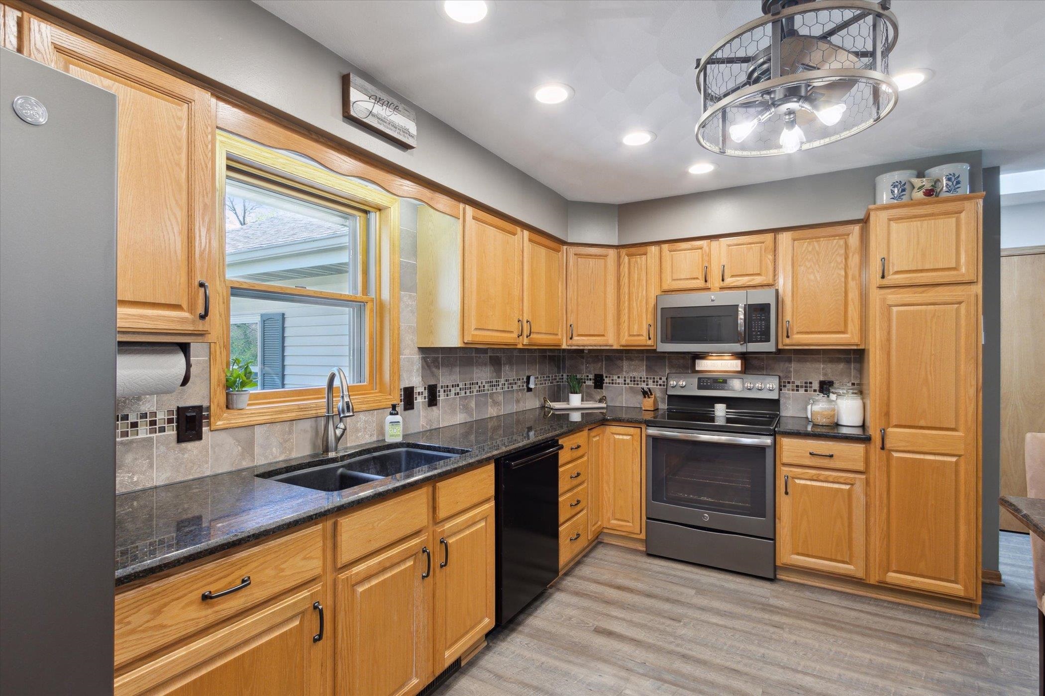 2015 W Glenmoor Lane