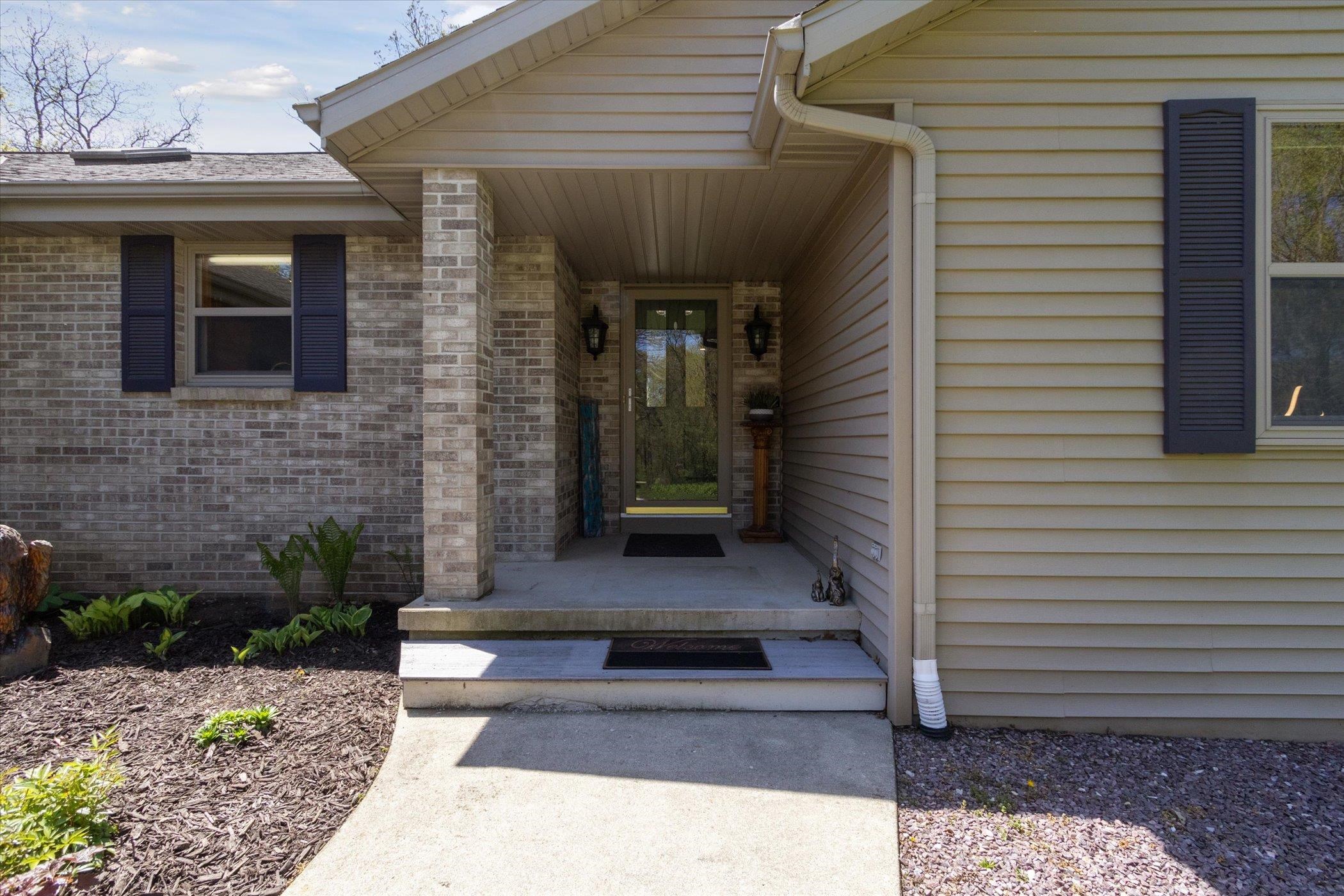 2015 W Glenmoor Lane