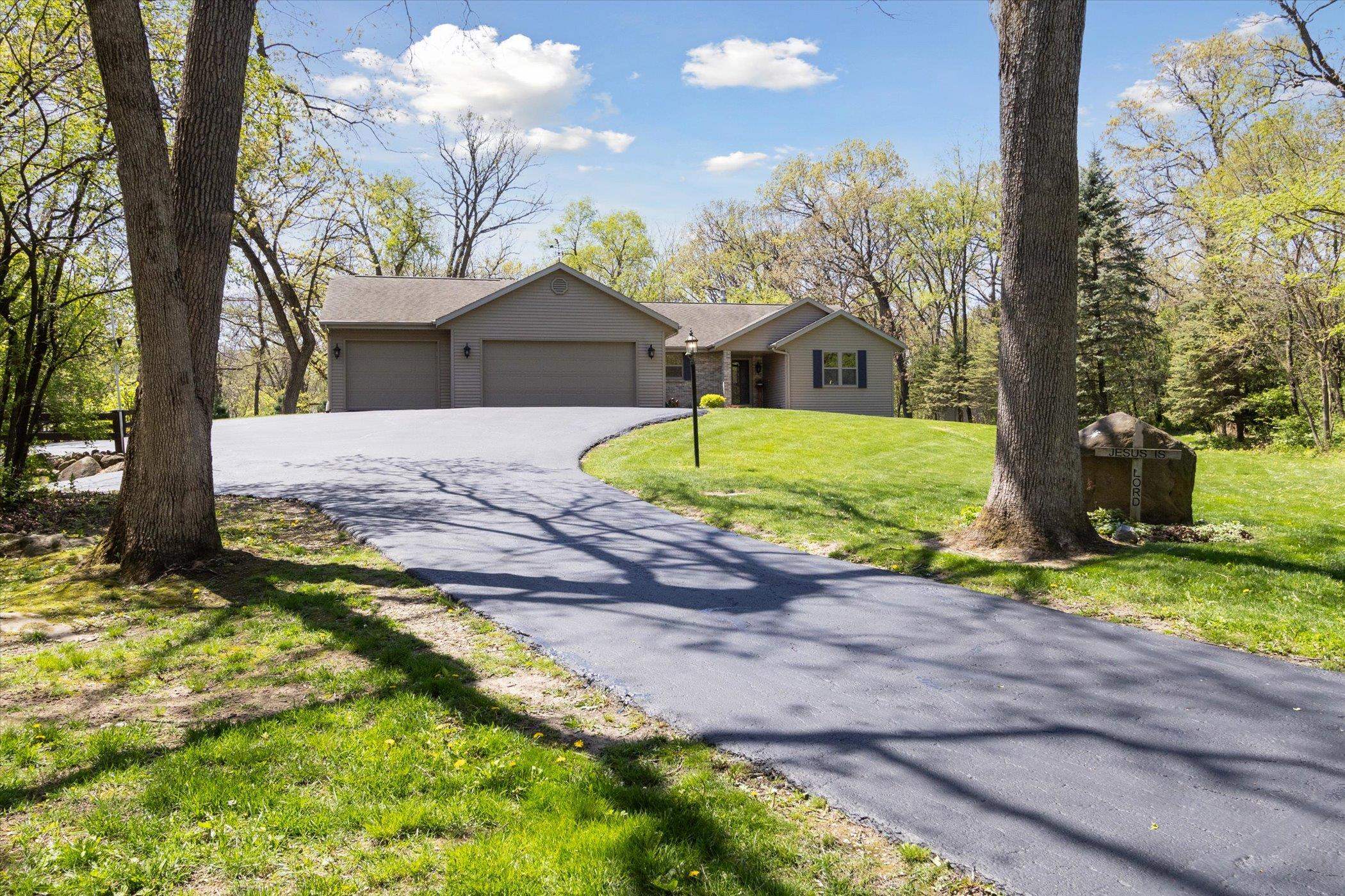 2015 W Glenmoor Lane