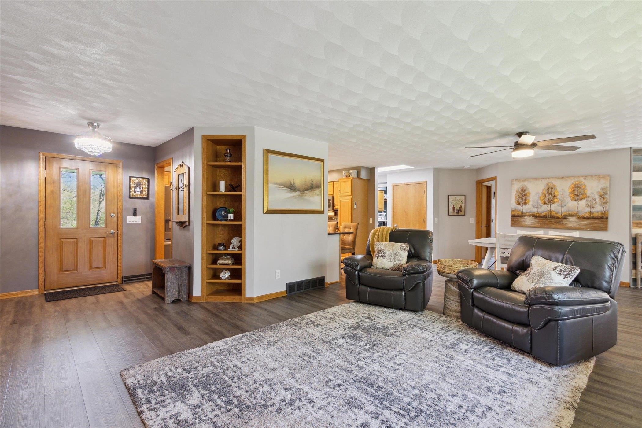2015 W Glenmoor Lane