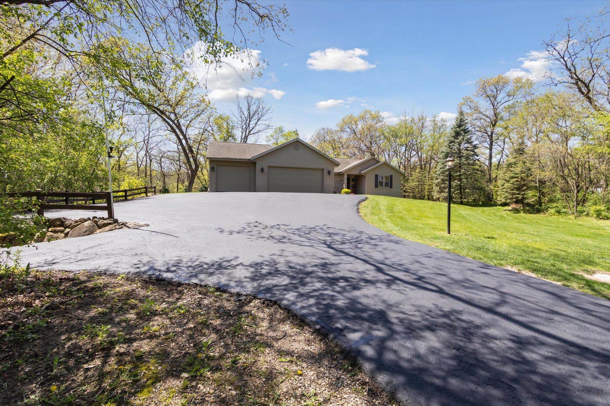 2015 W Glenmoor Lane