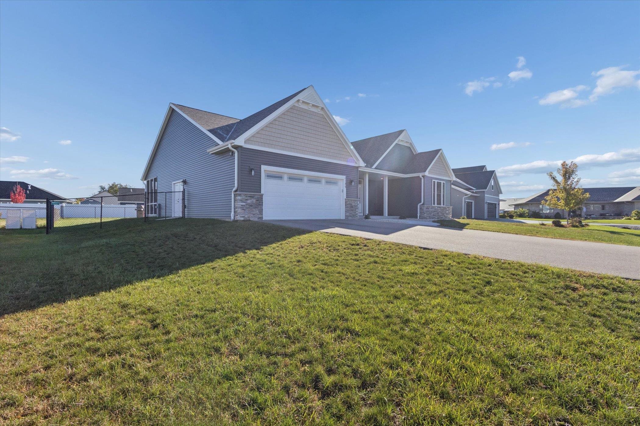 3189 S Warbler Court