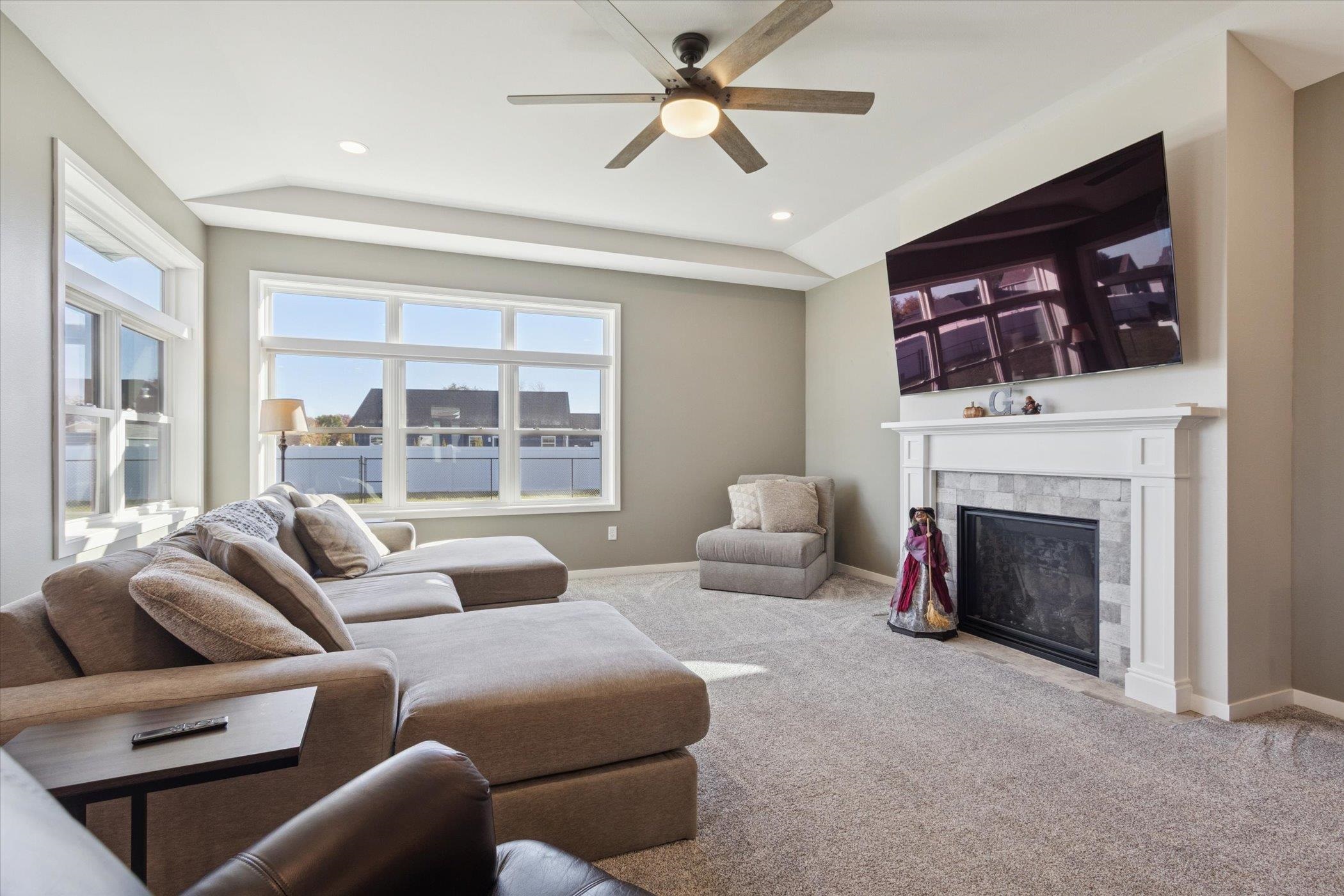 3189 S Warbler Court