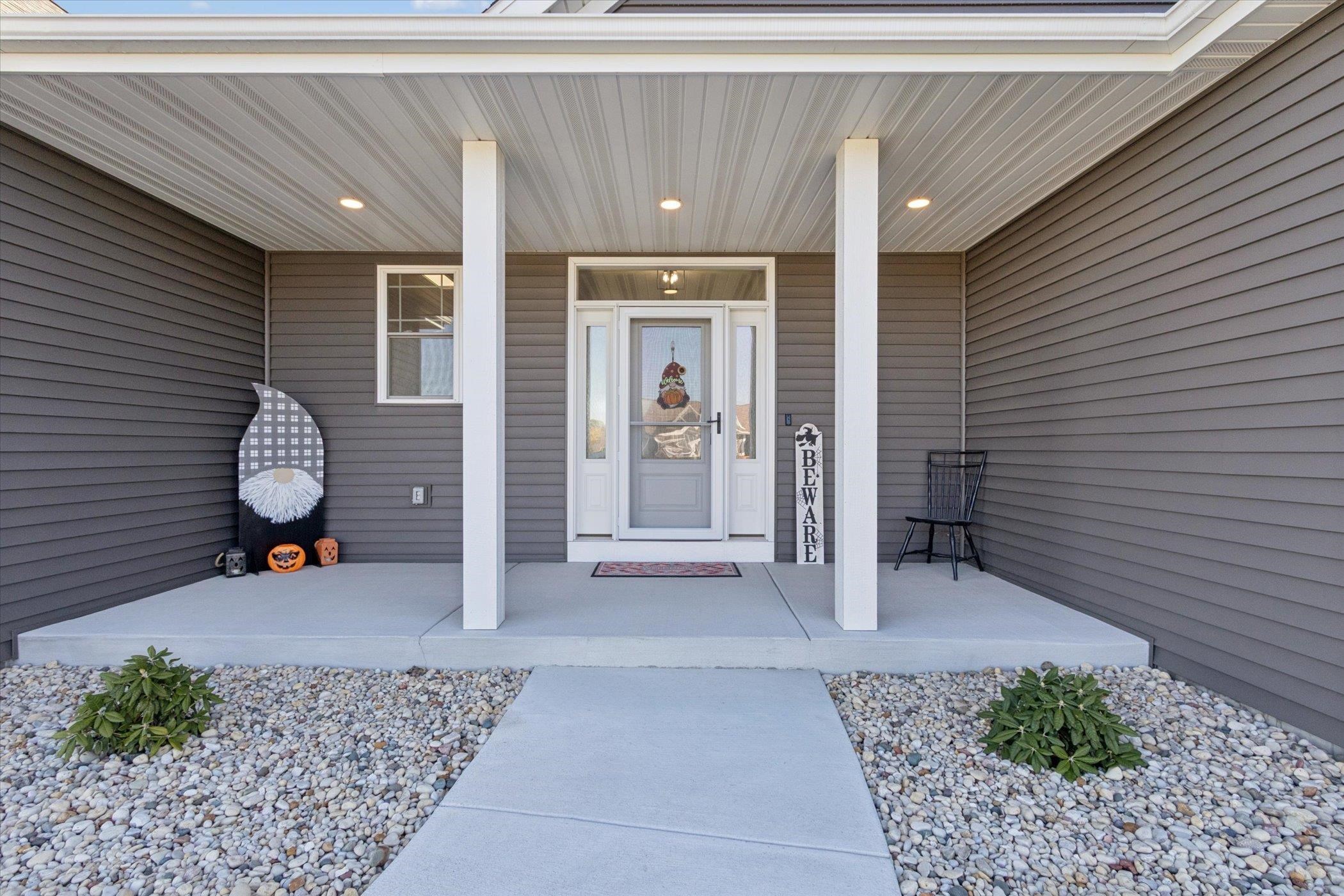 3189 S Warbler Court