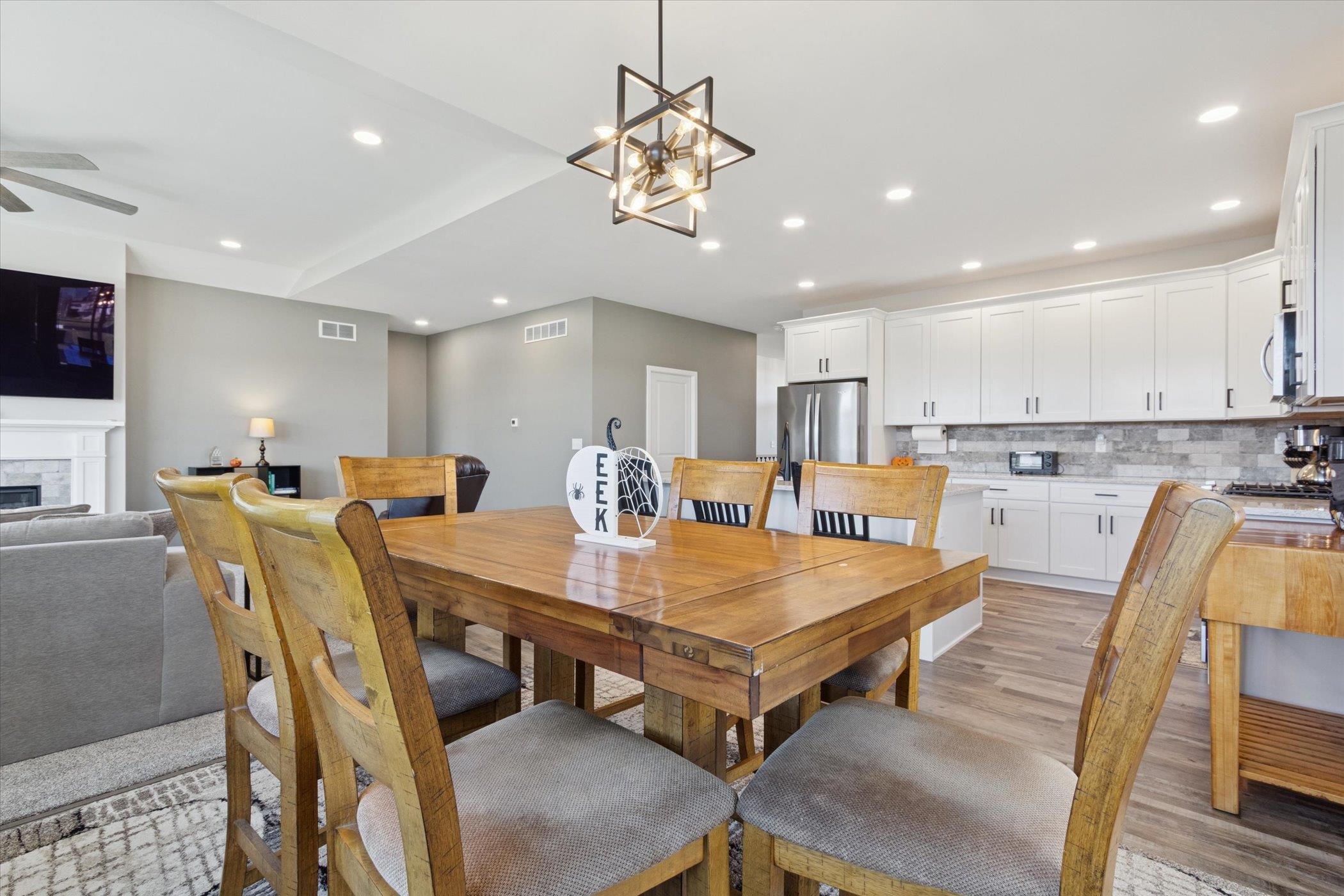 3189 S Warbler Court