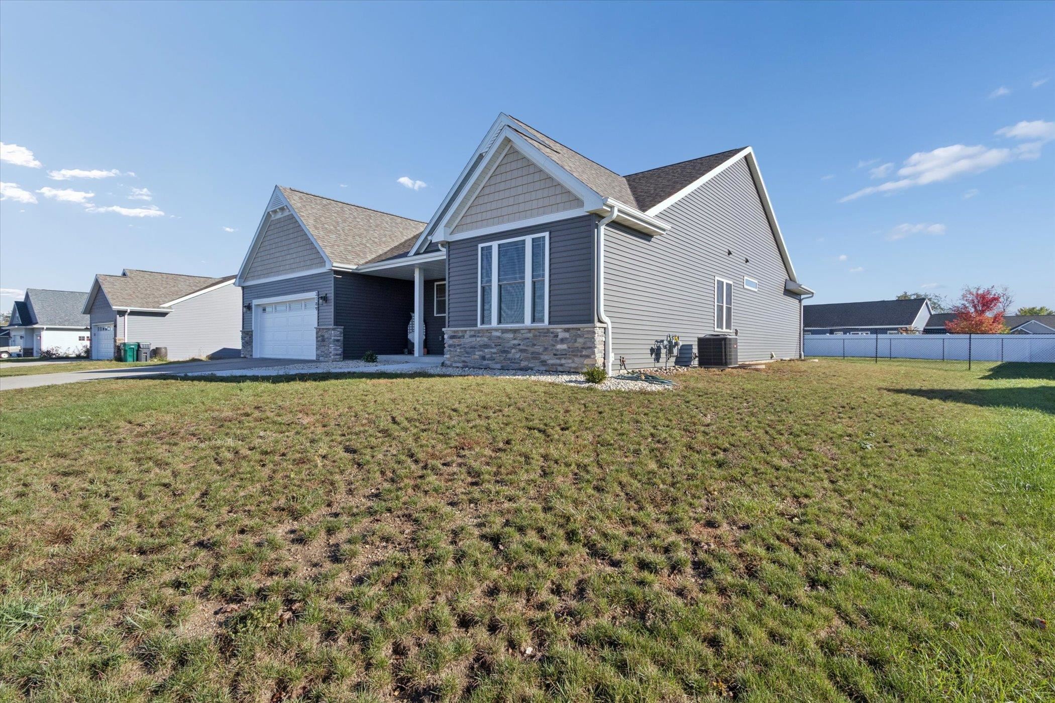 3189 S Warbler Court