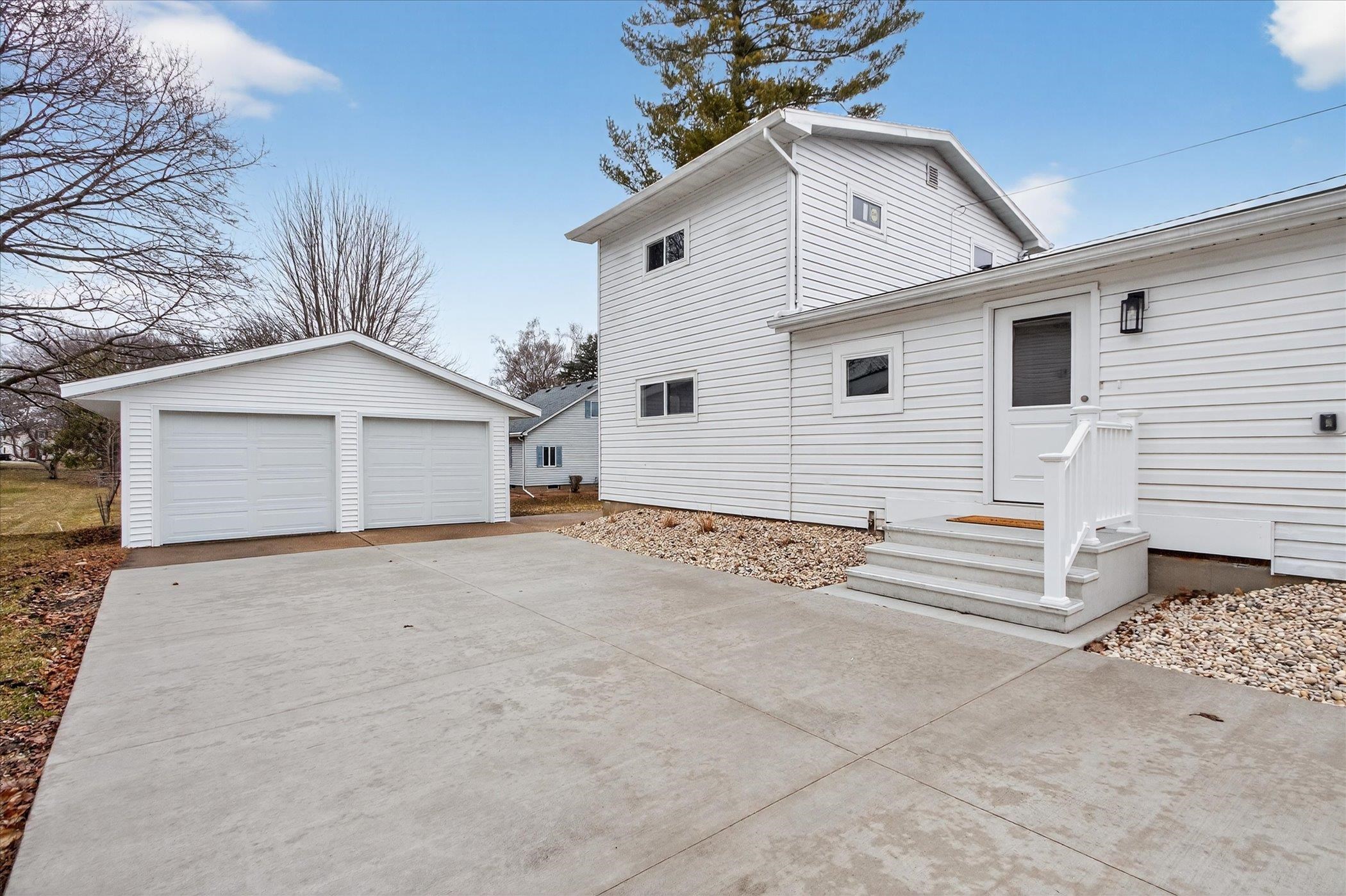 109 Front Street