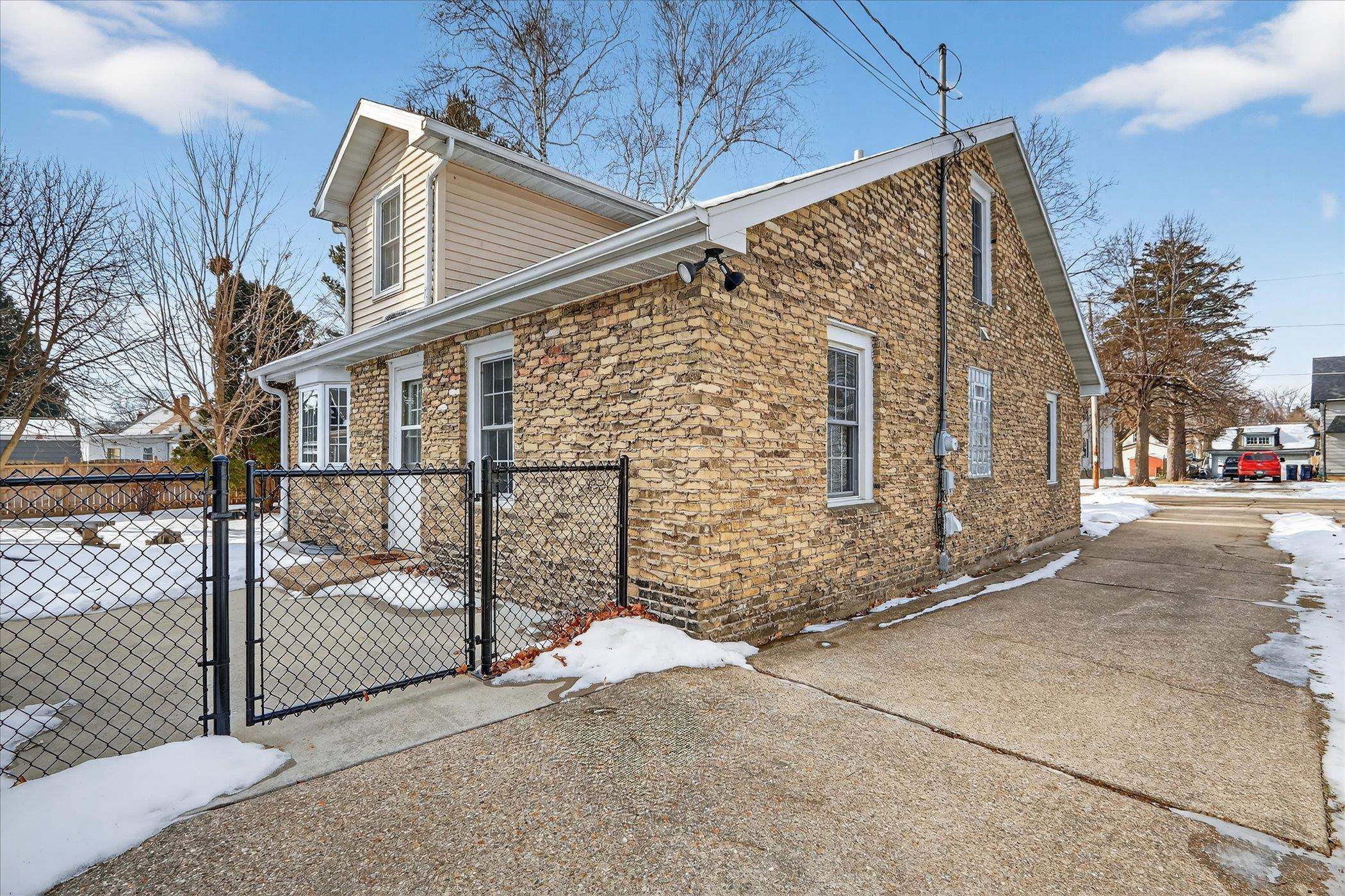 464 N Pine Street