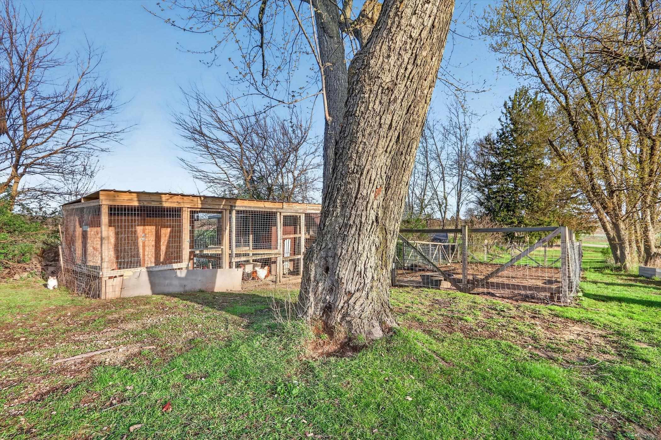 8357 N Territorial Road