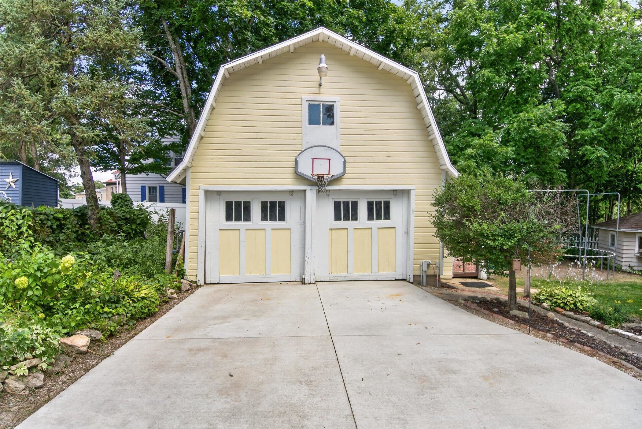 608 E High Street