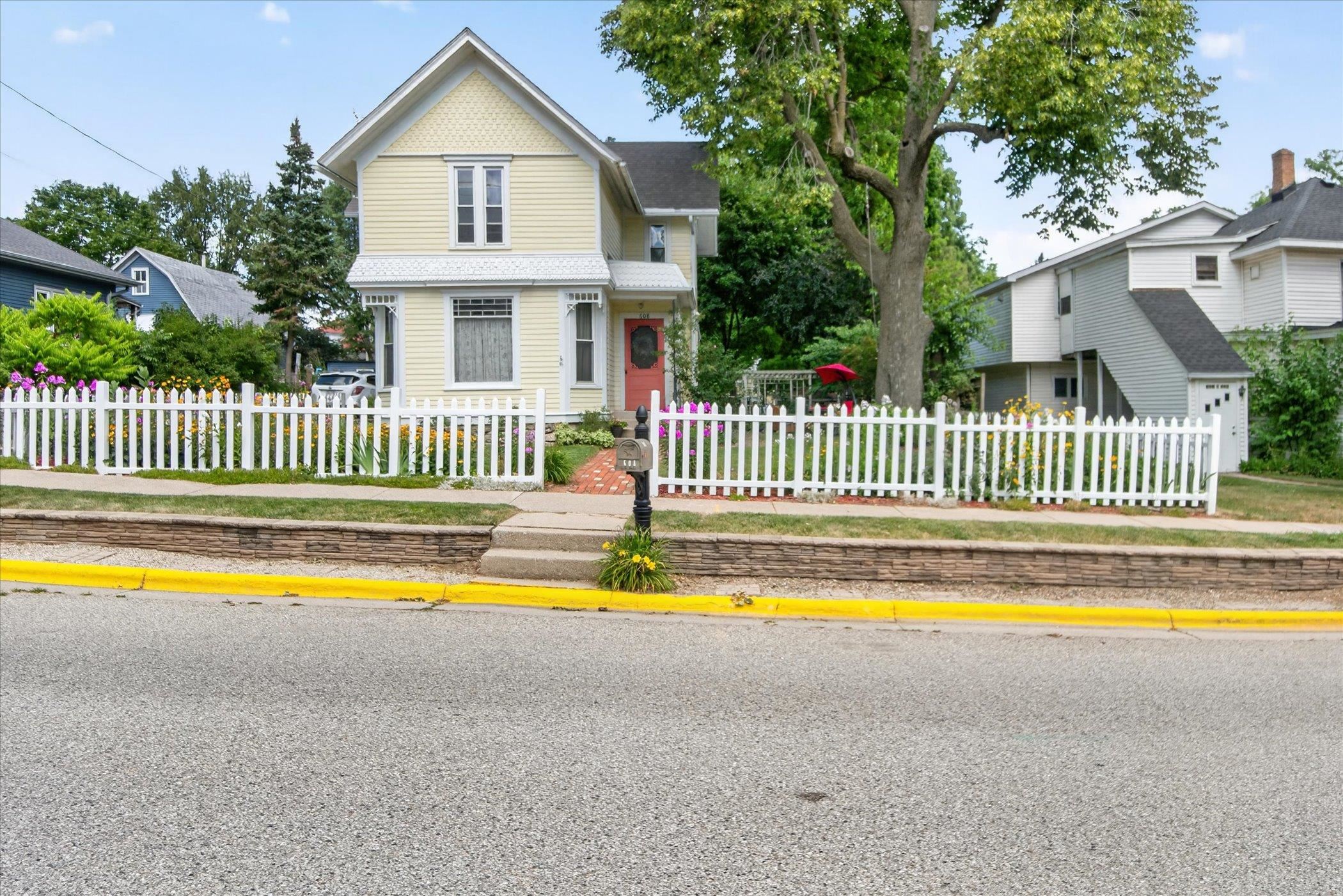608 E High Street